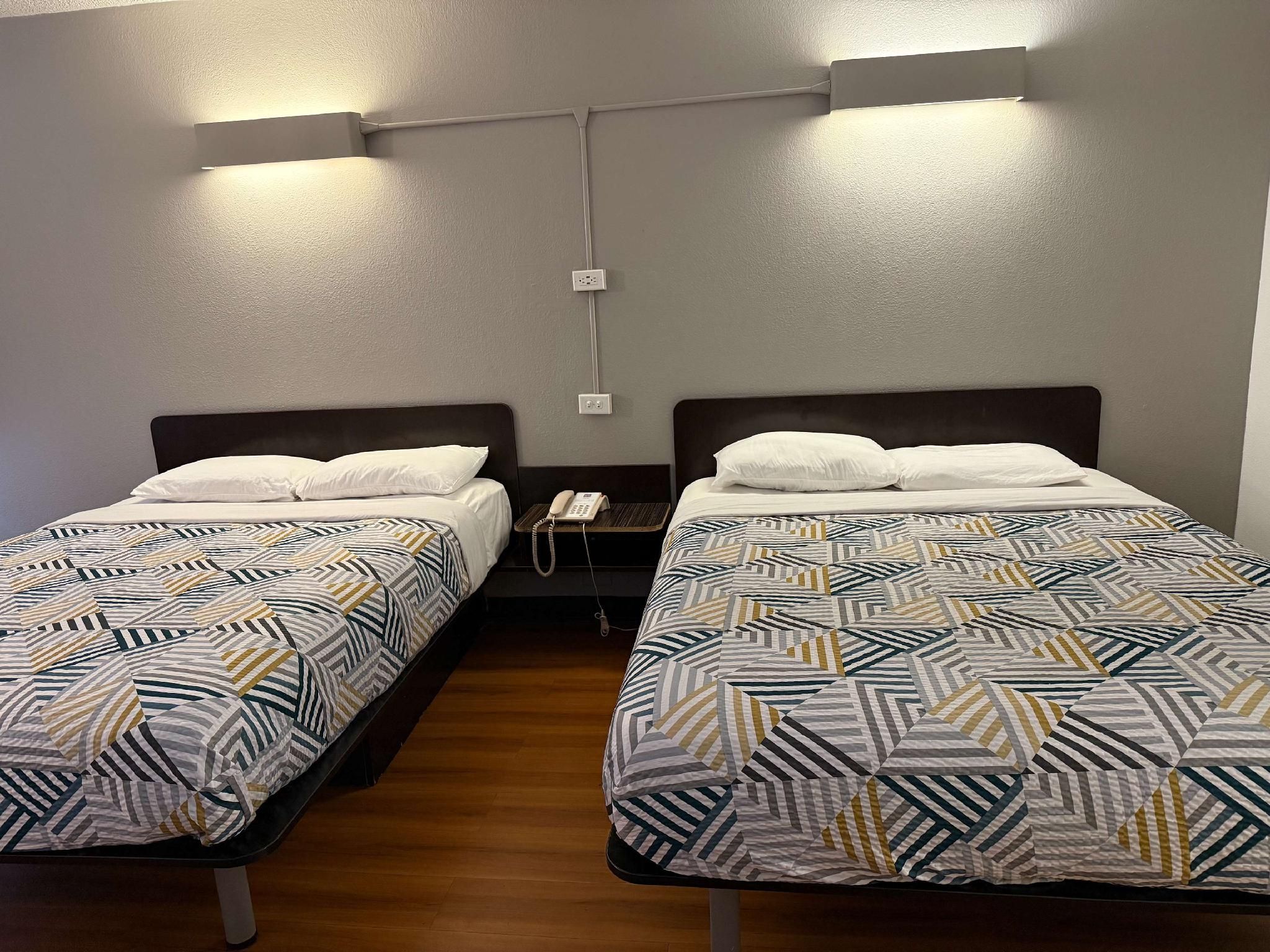 2 Queen Beds | Non-Smoking