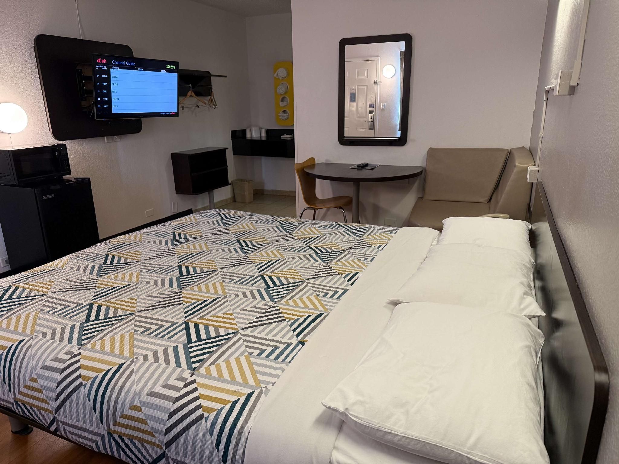 1 King Bed | Mobility Access RI Shwr Smk