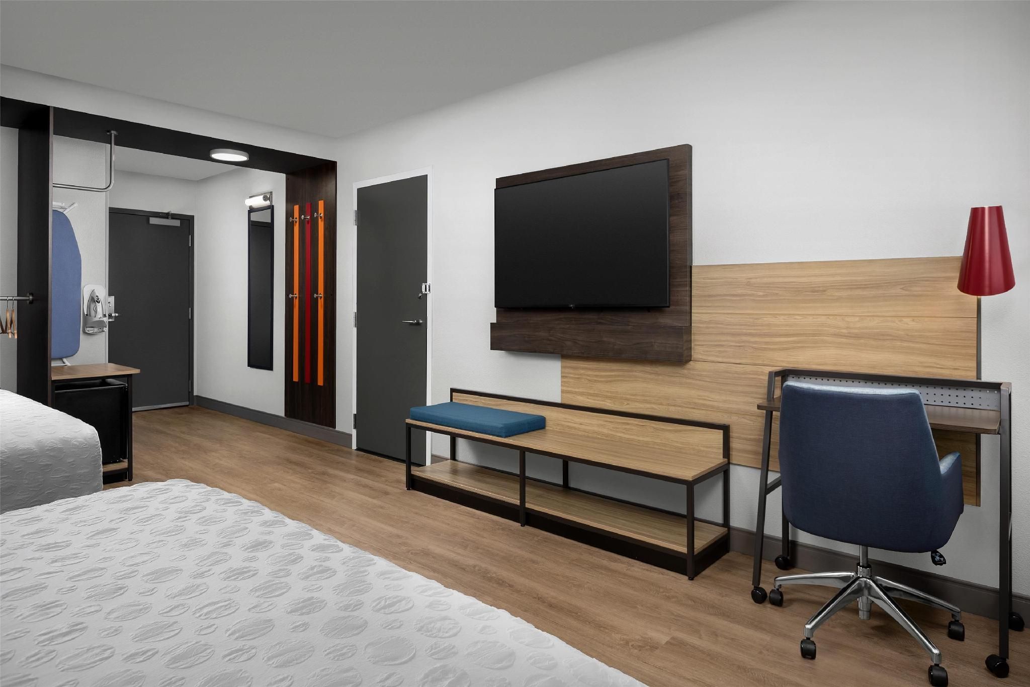 Tru by Hilton Joliet Plainfield 2 Queen Mobility Accessible with Tub 3