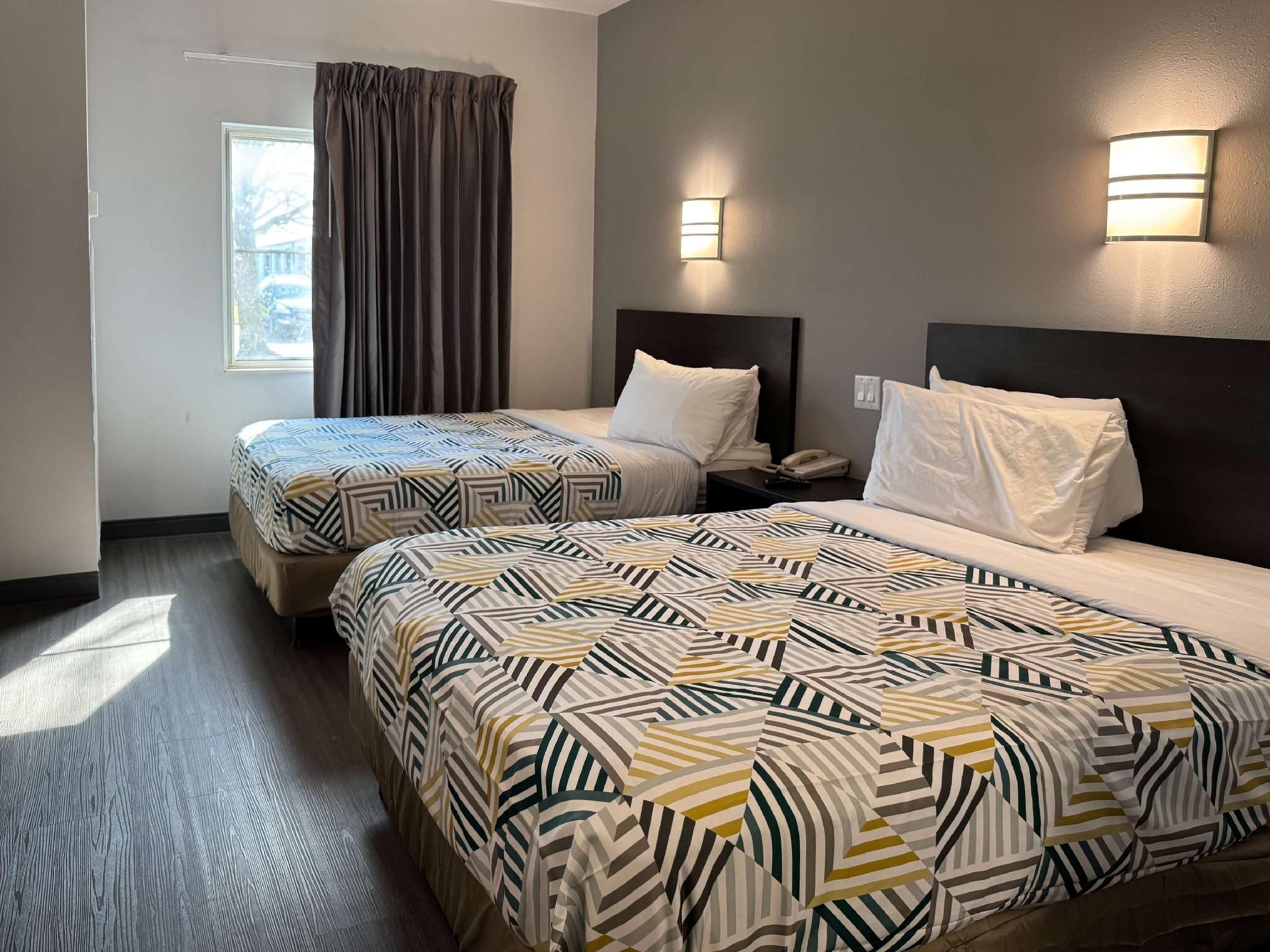 2 Full Beds | Micfridge