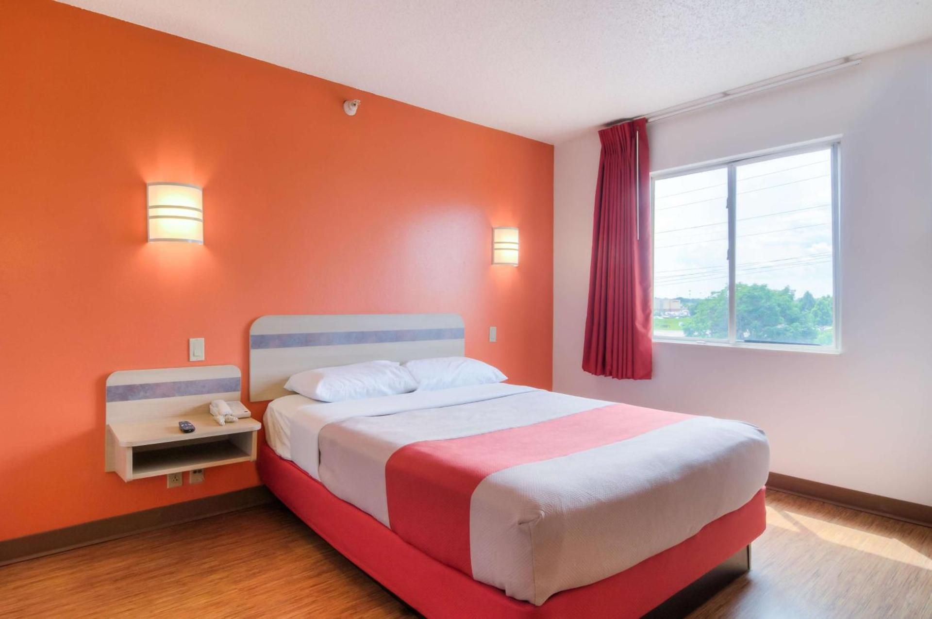 Queen Room - Disability Access - Roll in Shower