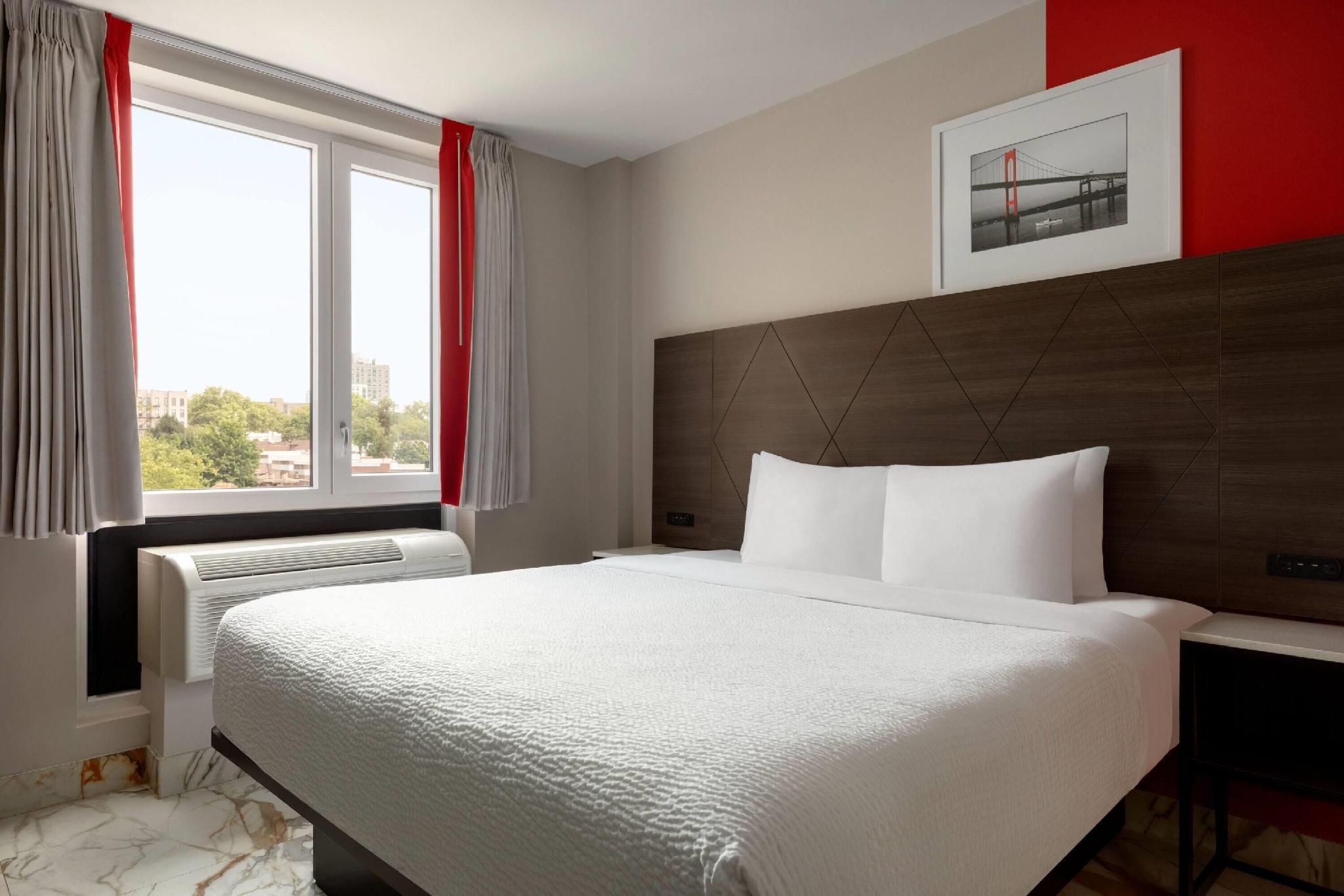 1 King Bed, Non-Smoking