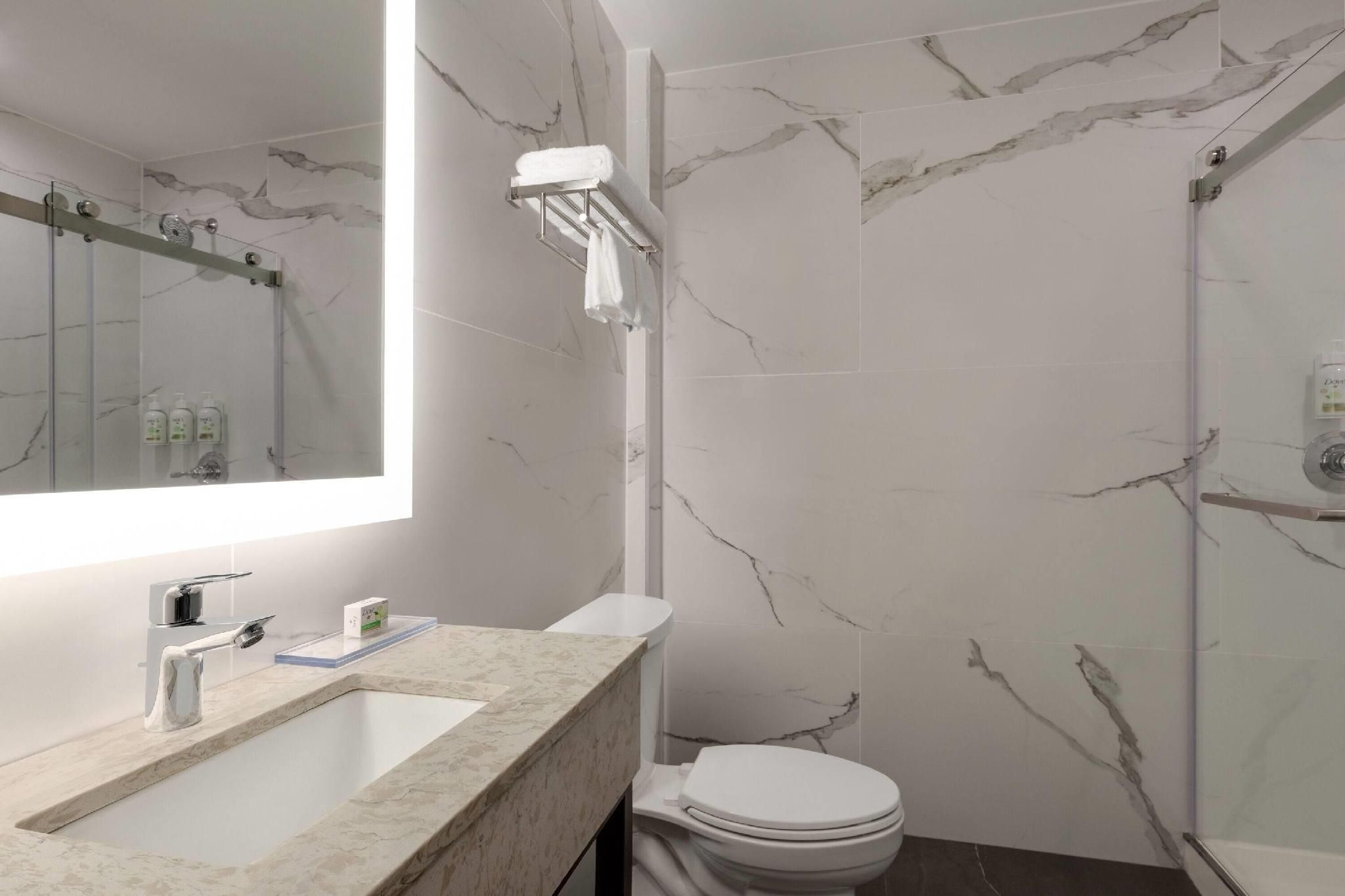 1 Queen Bed, Non-Smoking