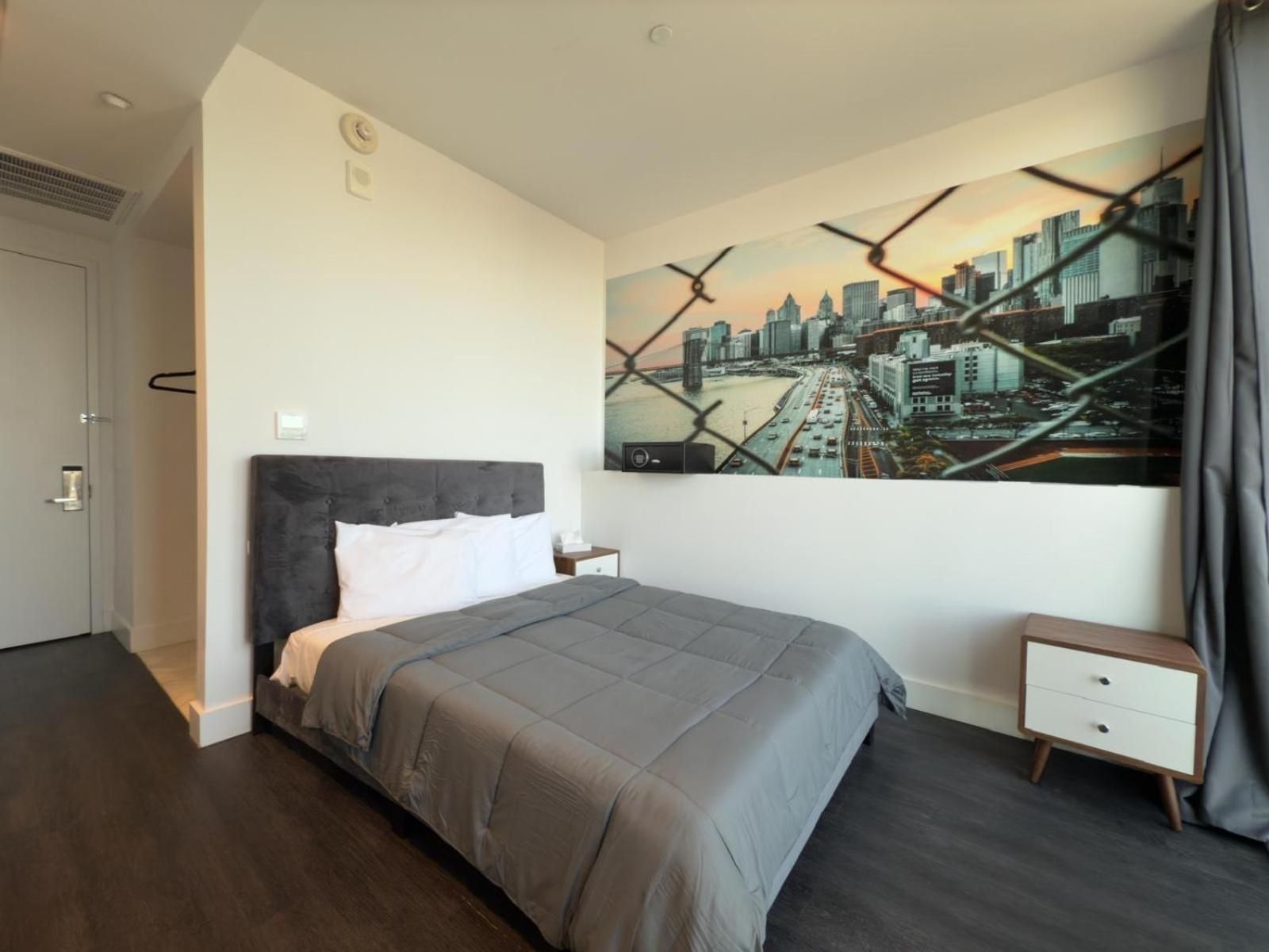 Deluxe Queen Room