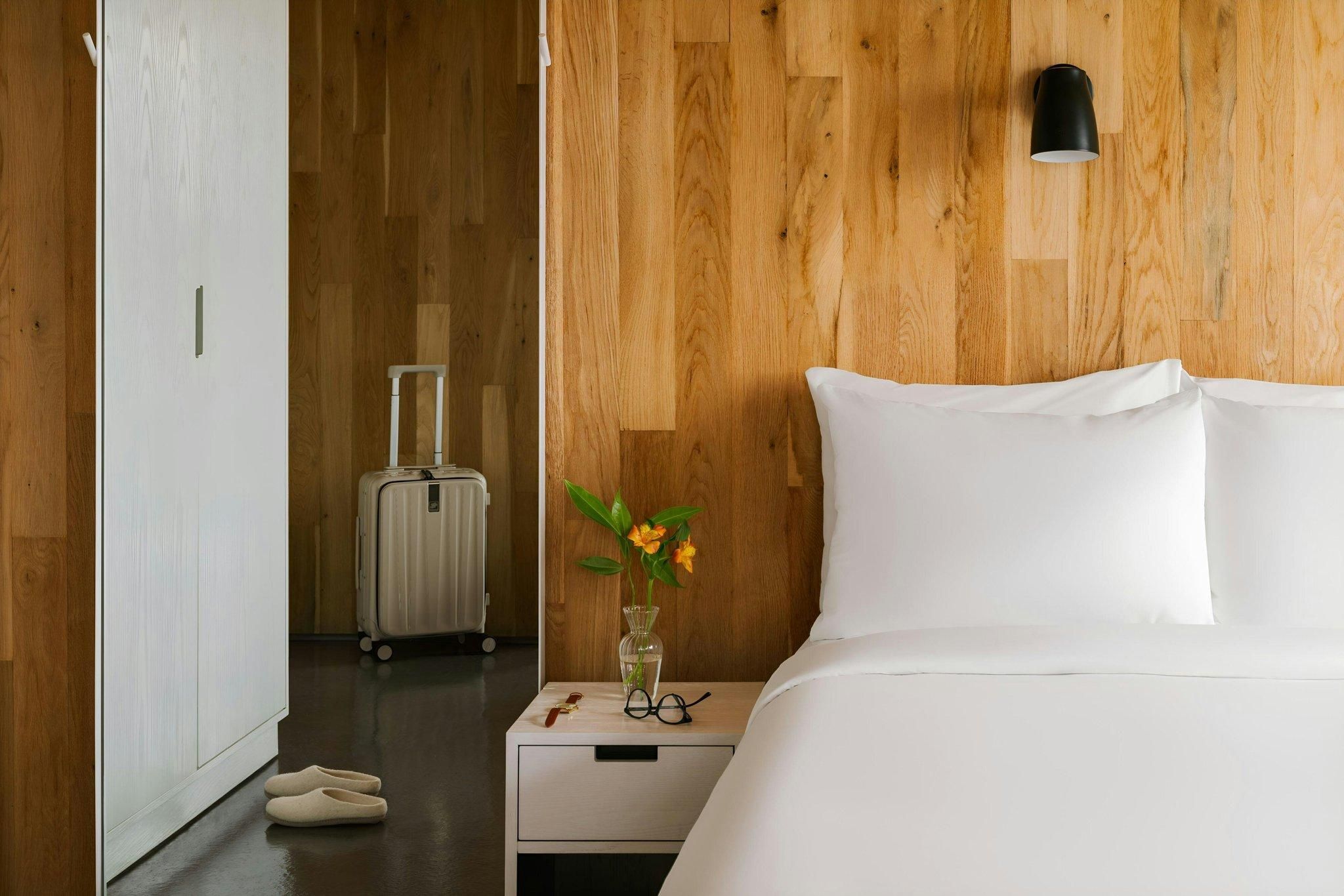 Guest room, 1 King, Balcony