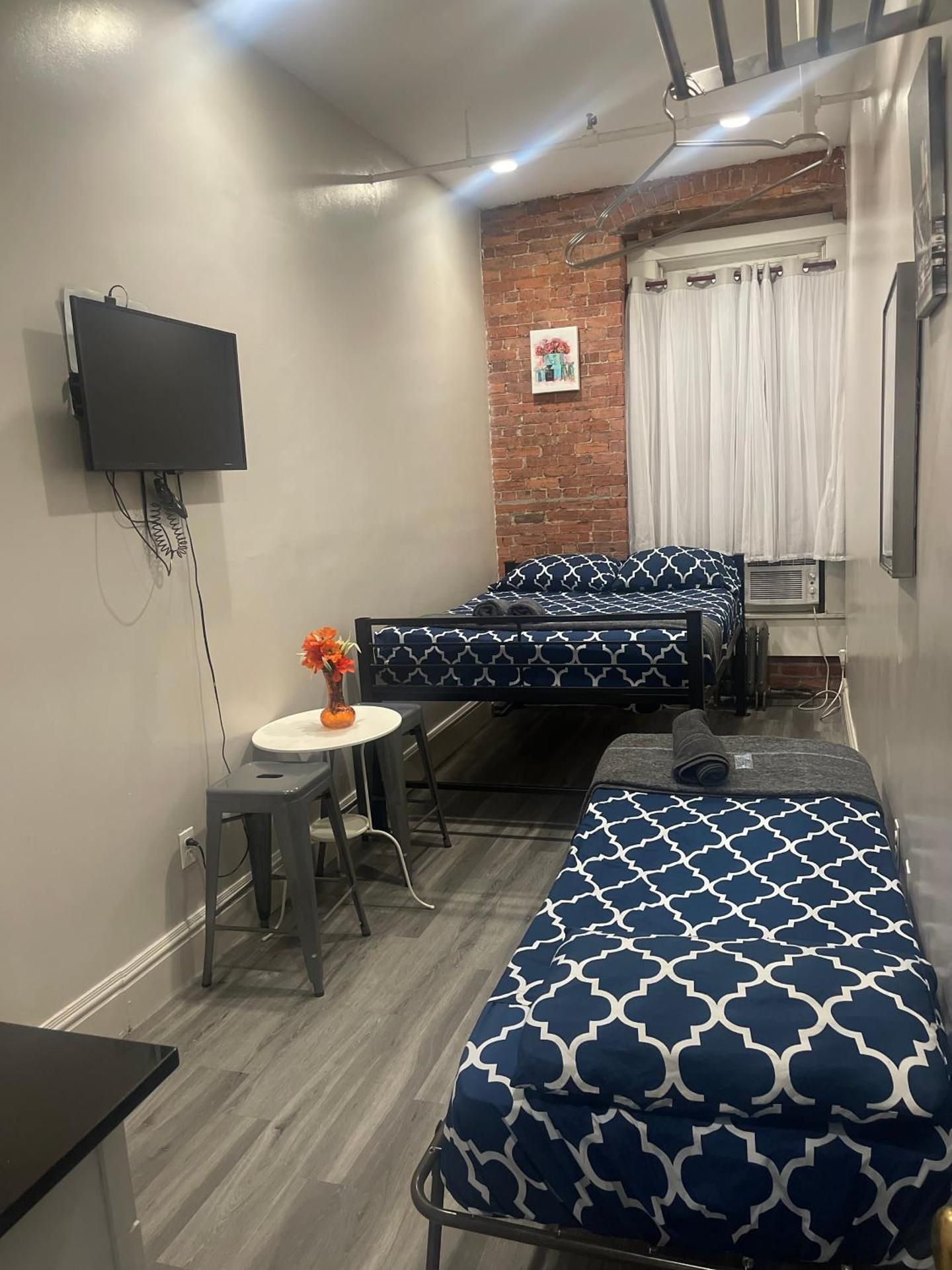 Apartment With Shared Bathroom