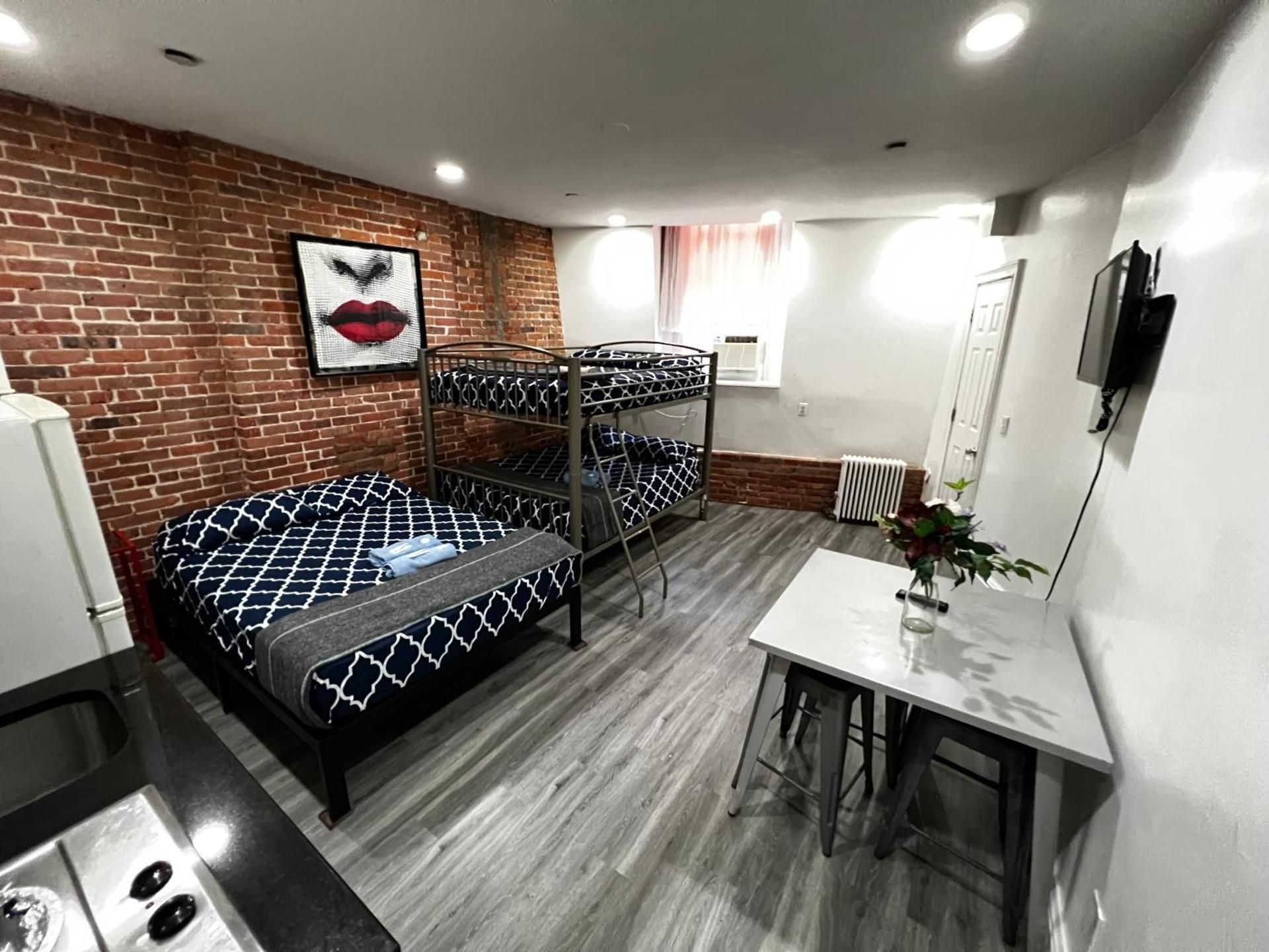 Queen Studio