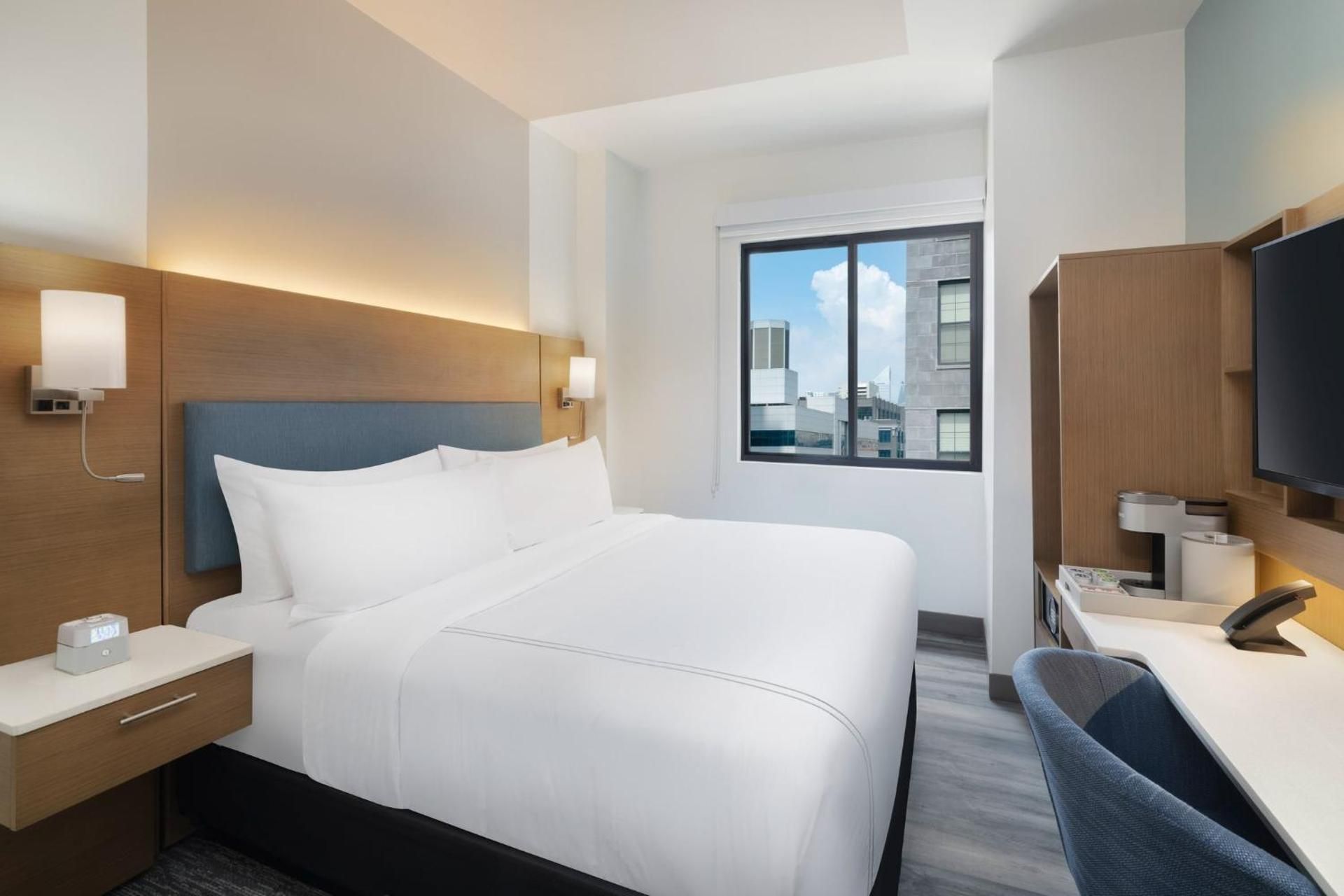 Standard King Room - Communications Accessible