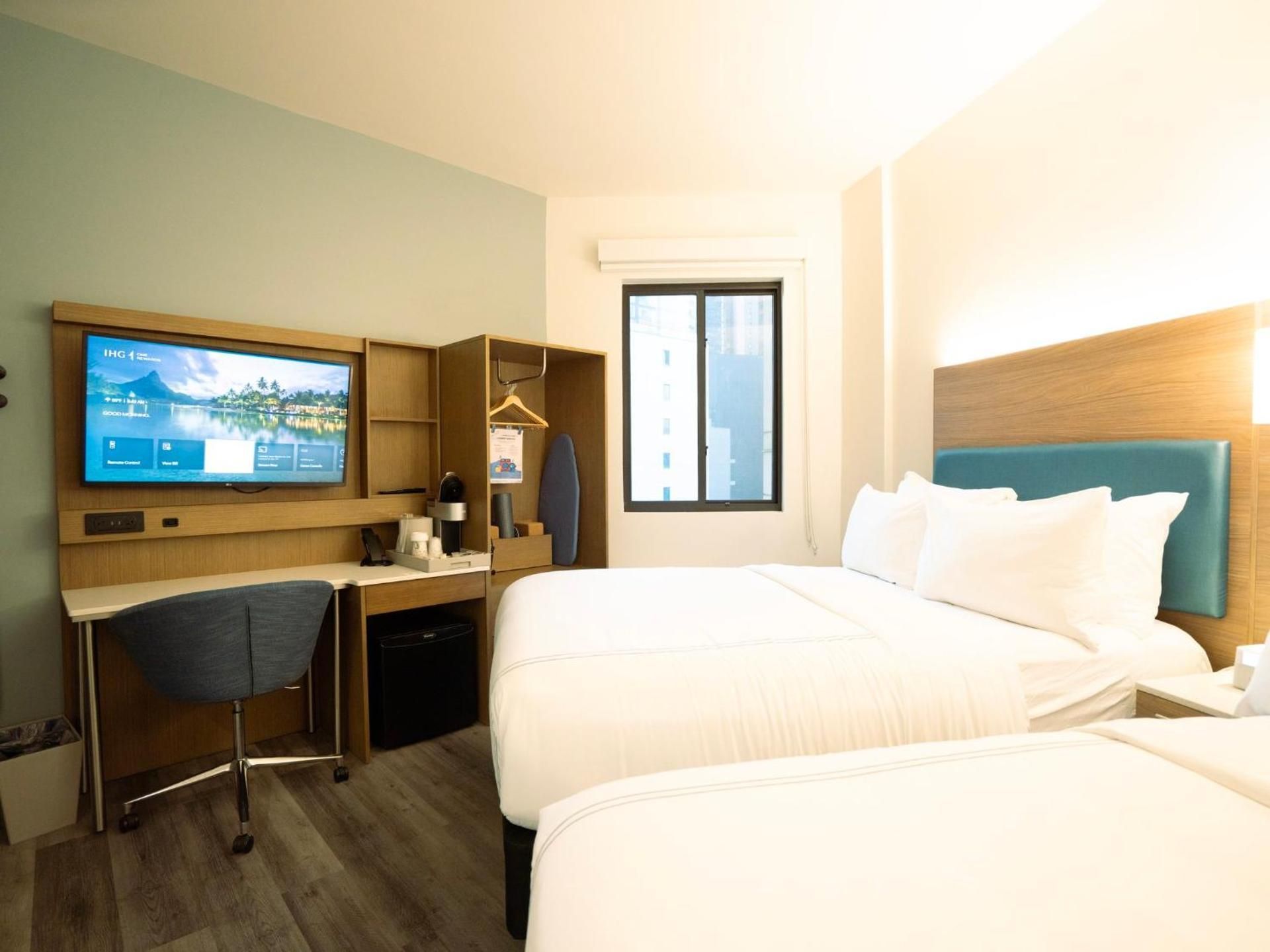 Standard Queen Room - Communications Access