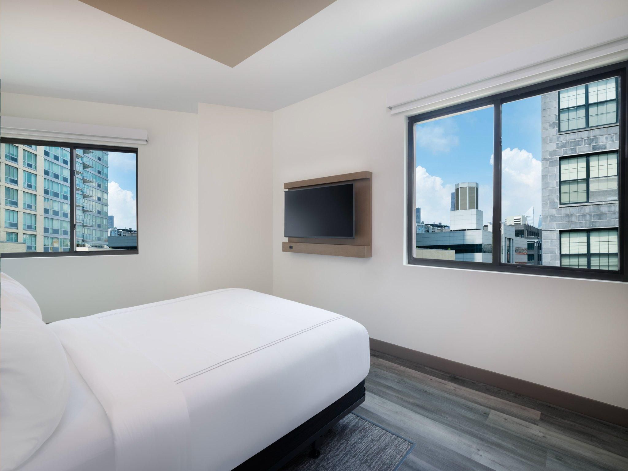 Even Long Island City New York By IHG 1 Queen Standard 2