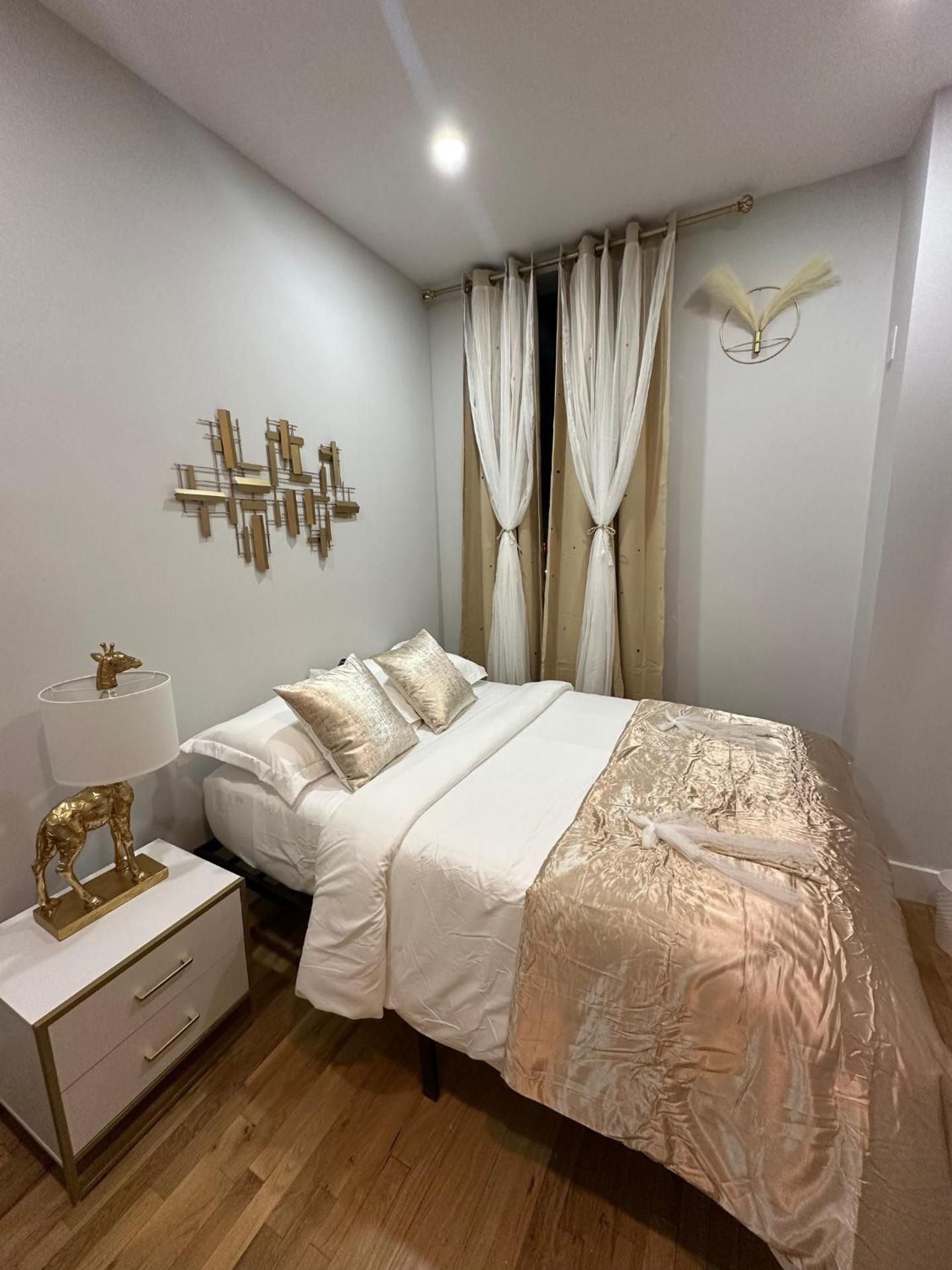 Queen Room with Shared Bathroom