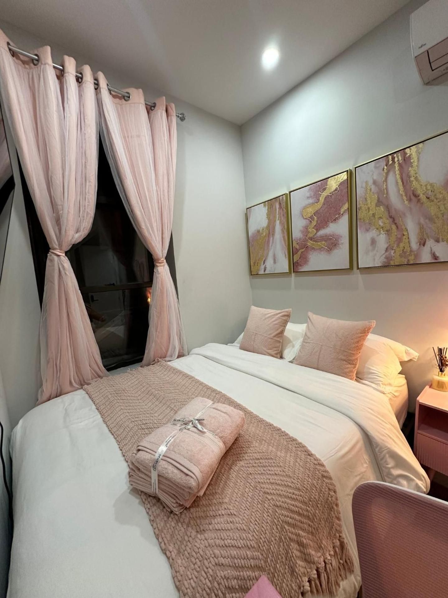 Standard Double Room with Shared Bathroom