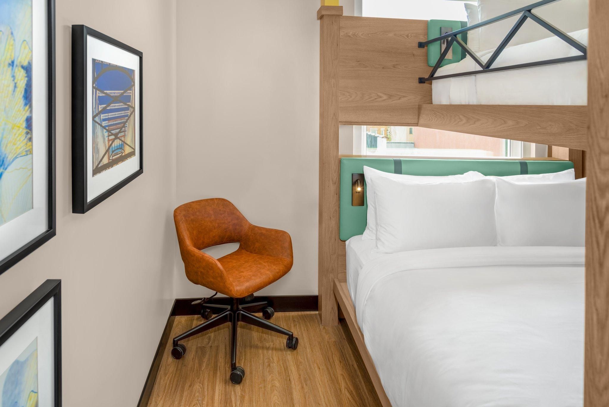 1 Queen 1 Twin Bunk One Bedroom Suite Mobility Access