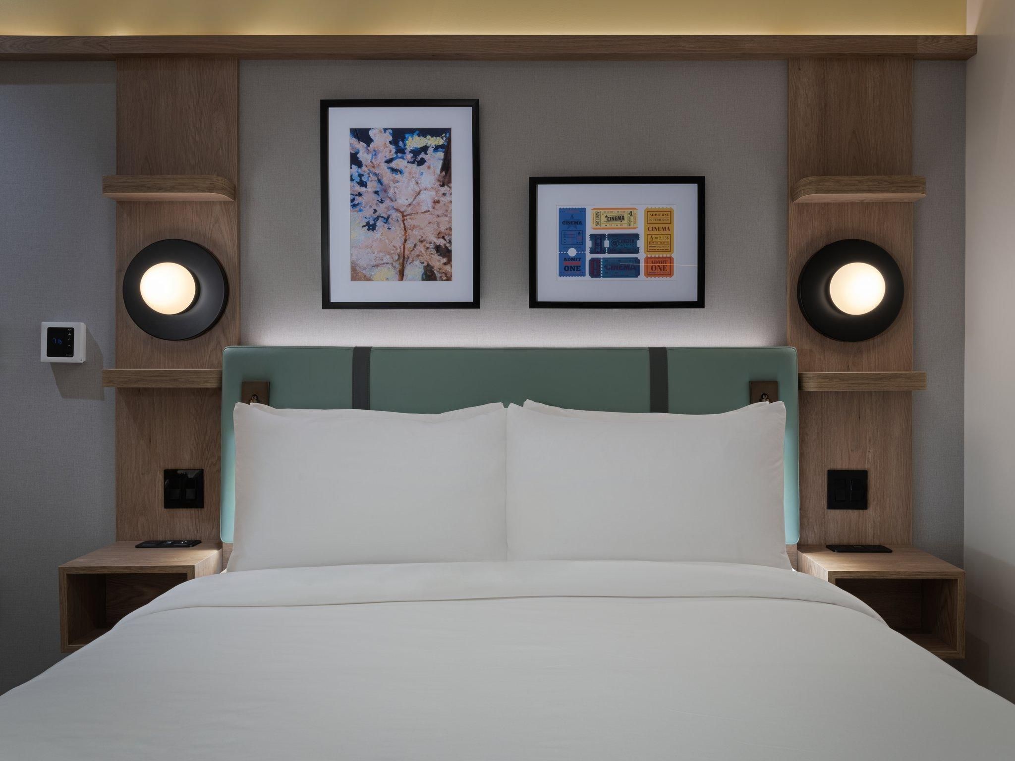 1 Queen 1 Twin Bunk One Bedroom Suite Mobility Access