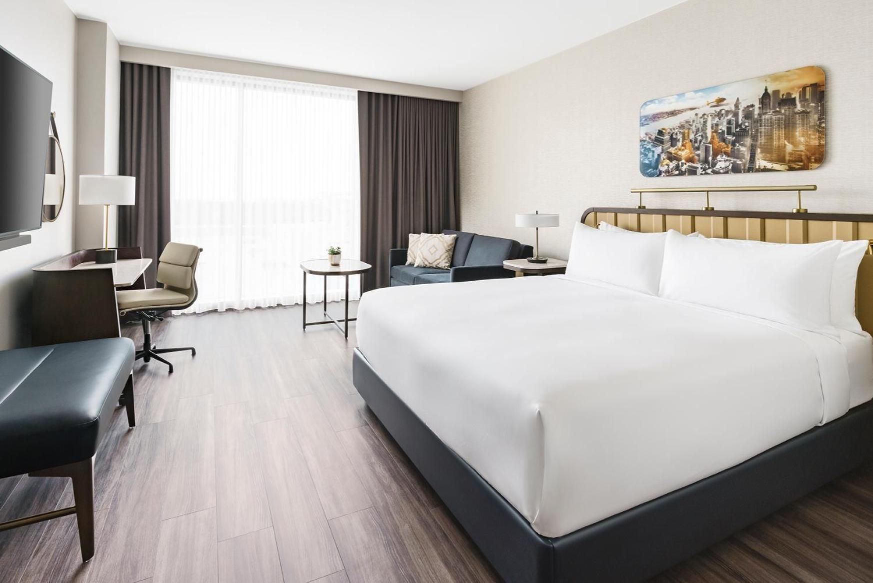 1 King Bed City View