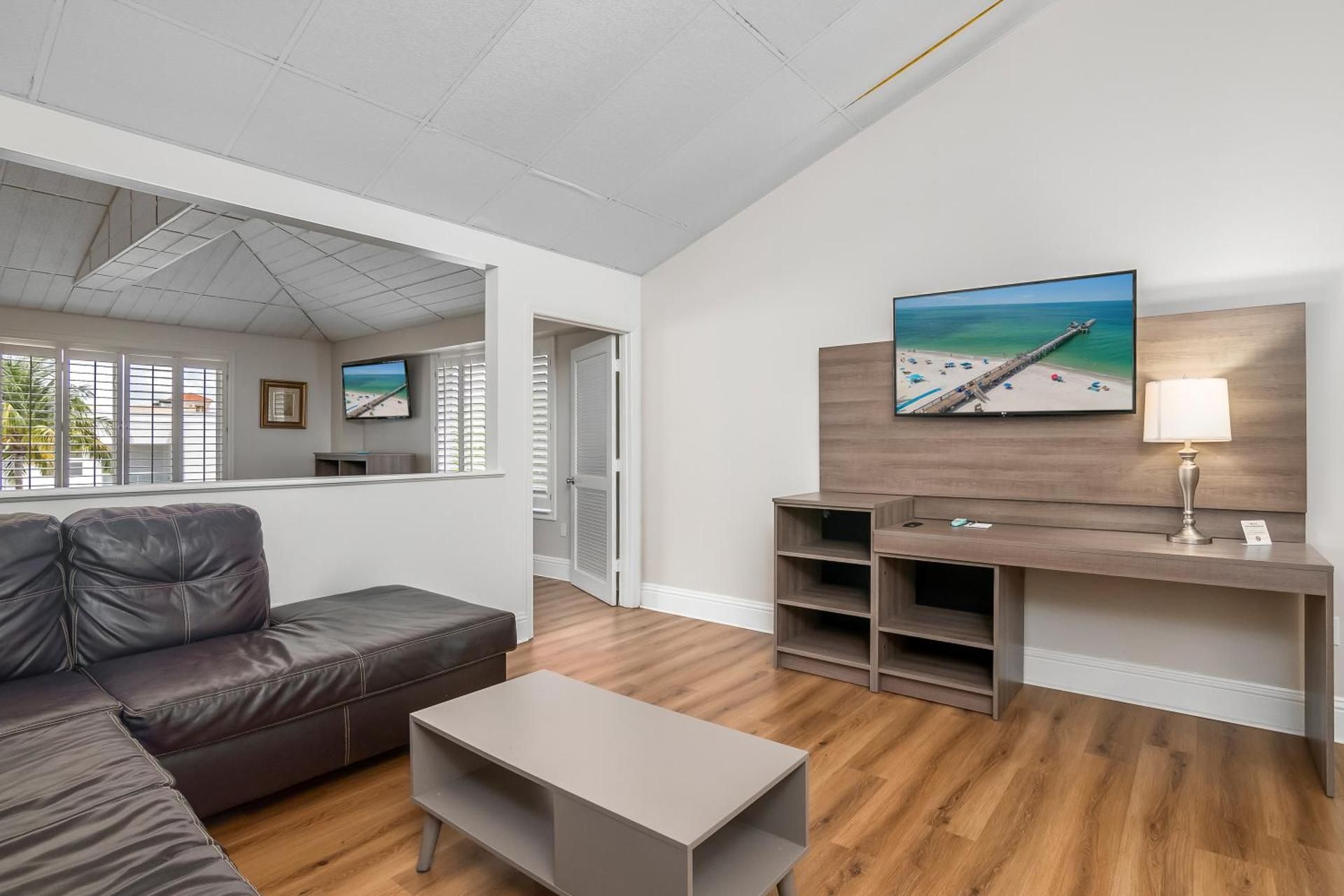 Naples Park Central Hotel King Suite 3