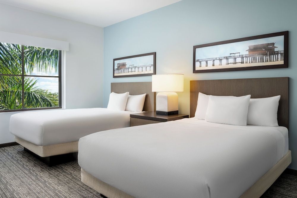 1-Bedroom suite 2 Queen beds w/partial view