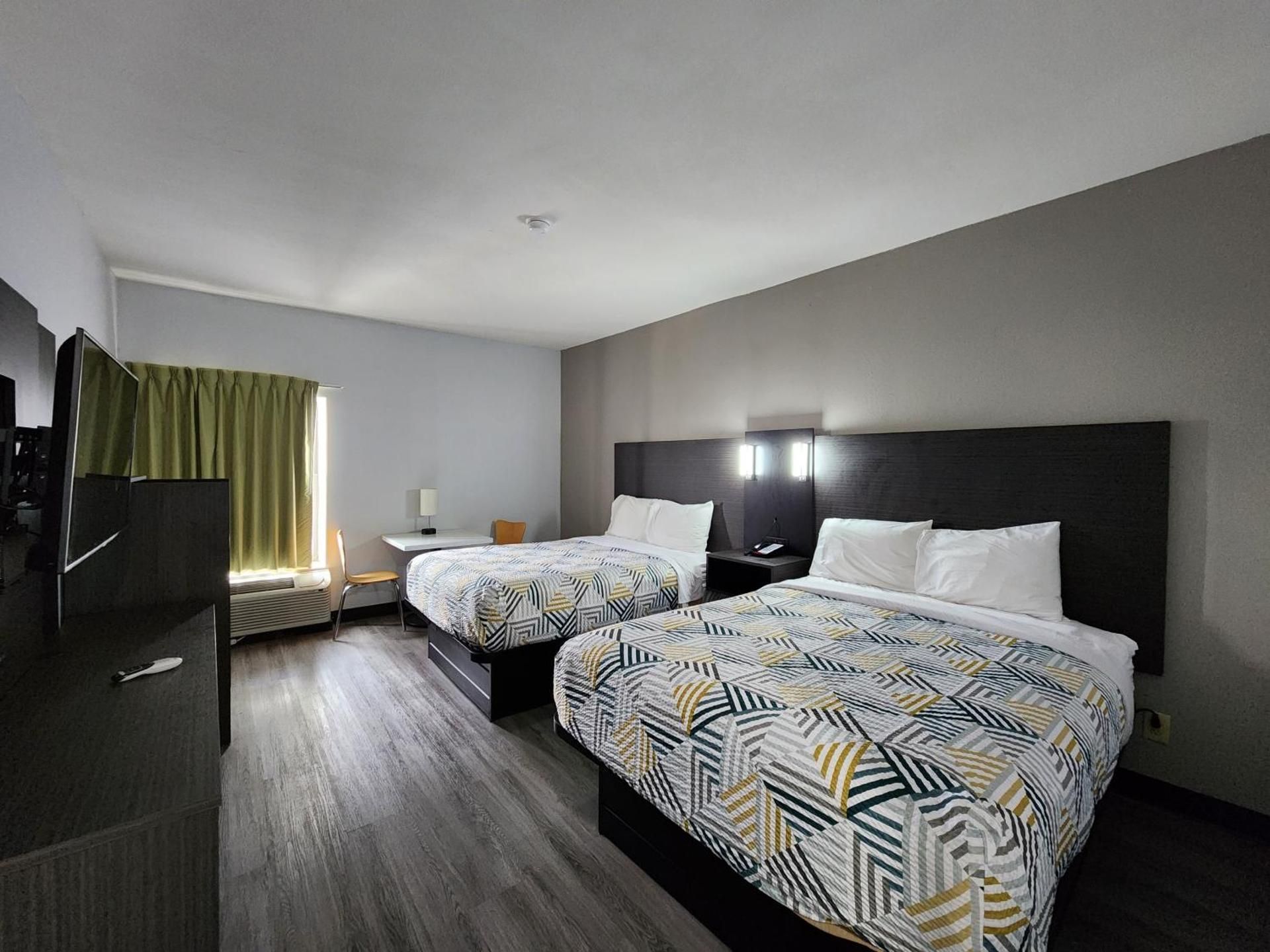 Deluxe Queen Room with Two Queen Beds - Smoking