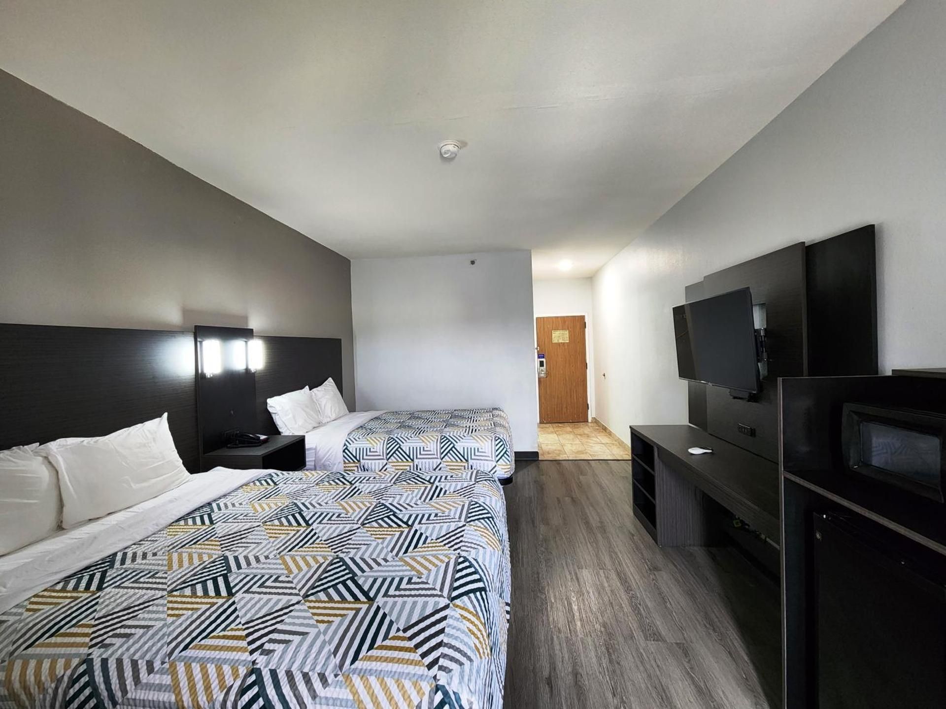 Deluxe Queen Room with Two Queen Beds - Smoking