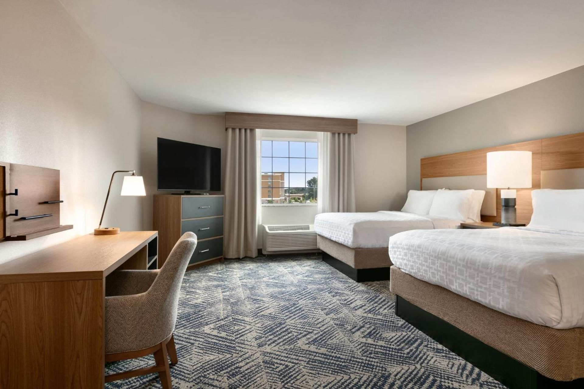 Queen Studio Suite with Shower - Communications Accessible