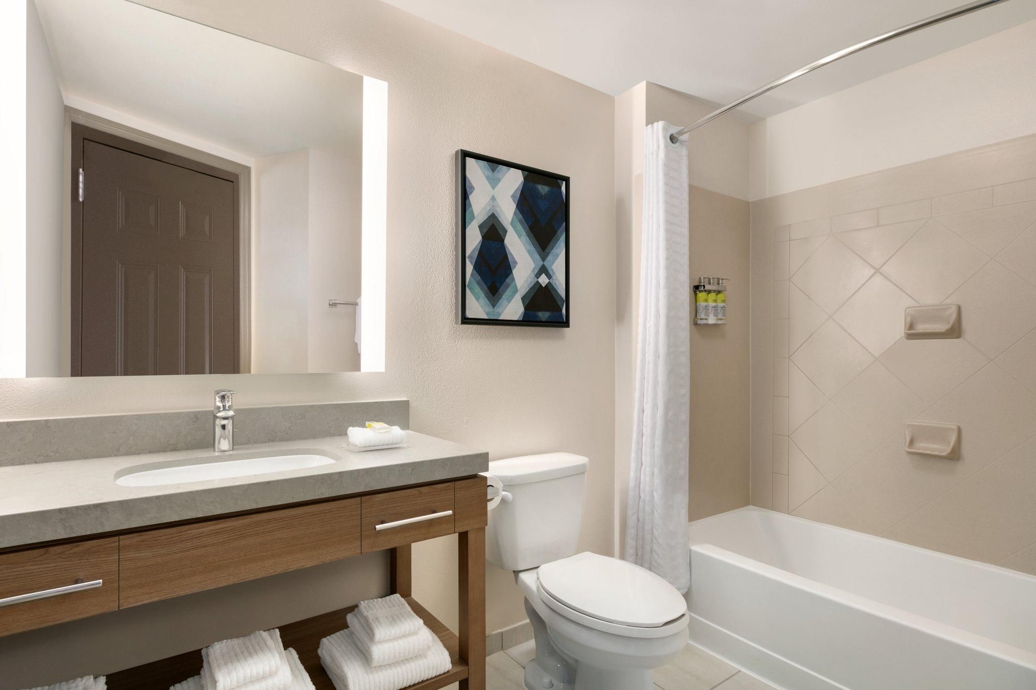 1 King Studio Communication Mobility Accessible Tub