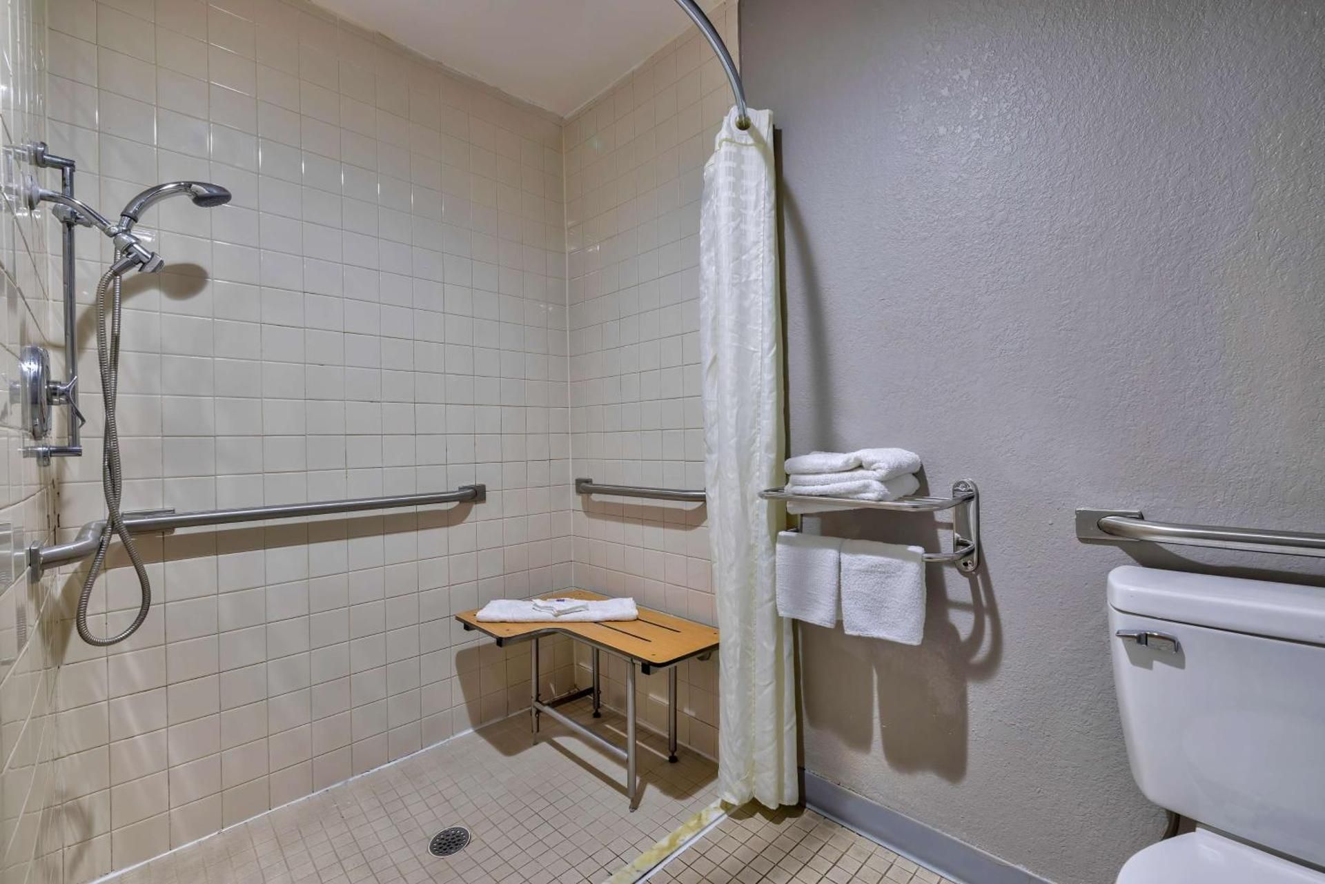 King Room with Roll-in Shower - Disability Access - Non-Smoking