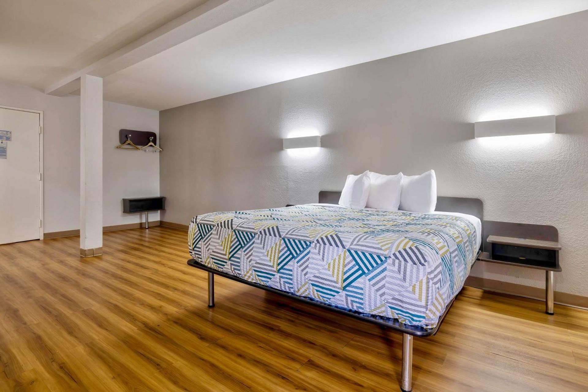 King Suite with Balcony - Non-Smoking