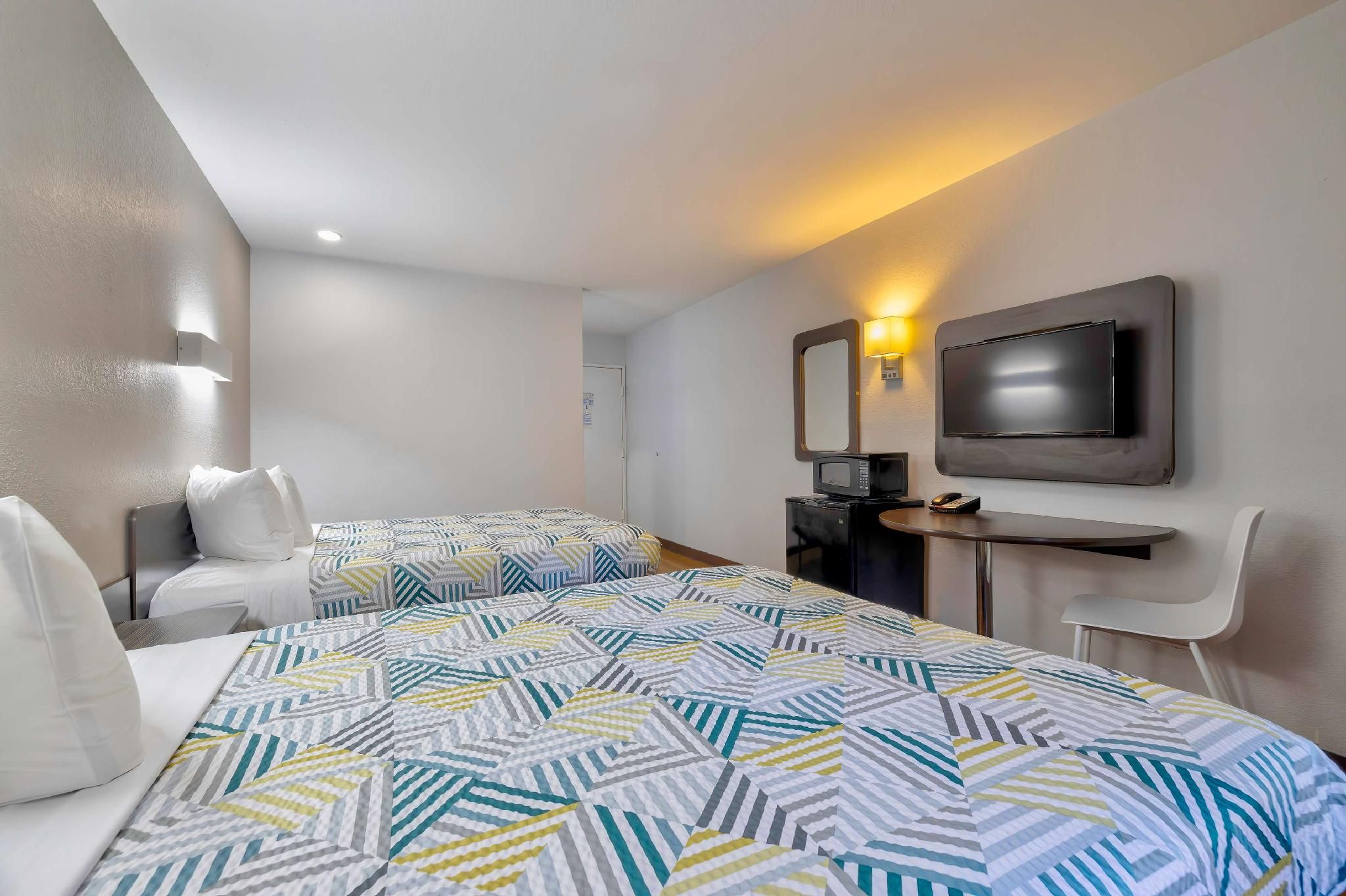 2 Queen Beds | Non-Smoking, Mini Fridge
