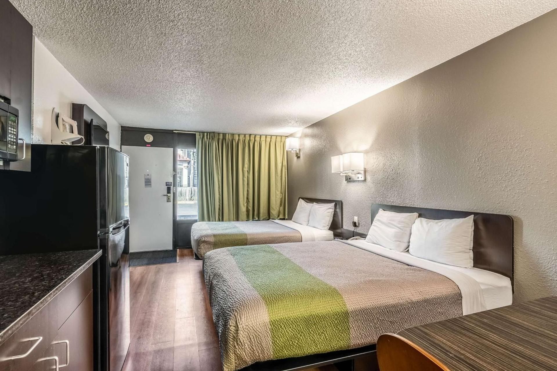 Deluxe Queen Room with Two Queen Beds - Smoking