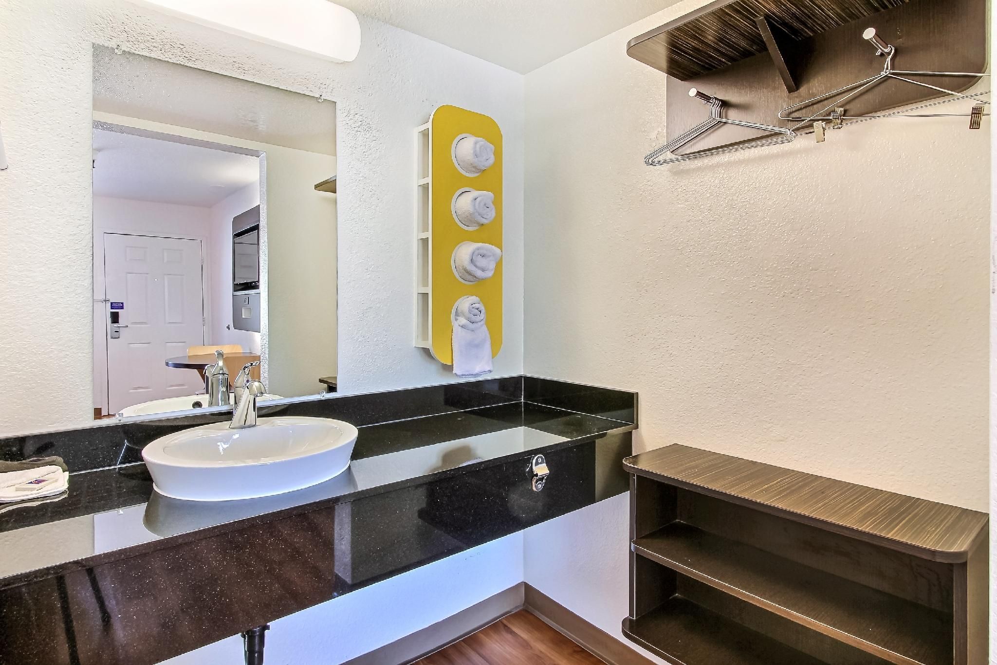 Motel 6 Watsonville, CA - Monterey Area 2 Full Beds | Non-Smoking 3