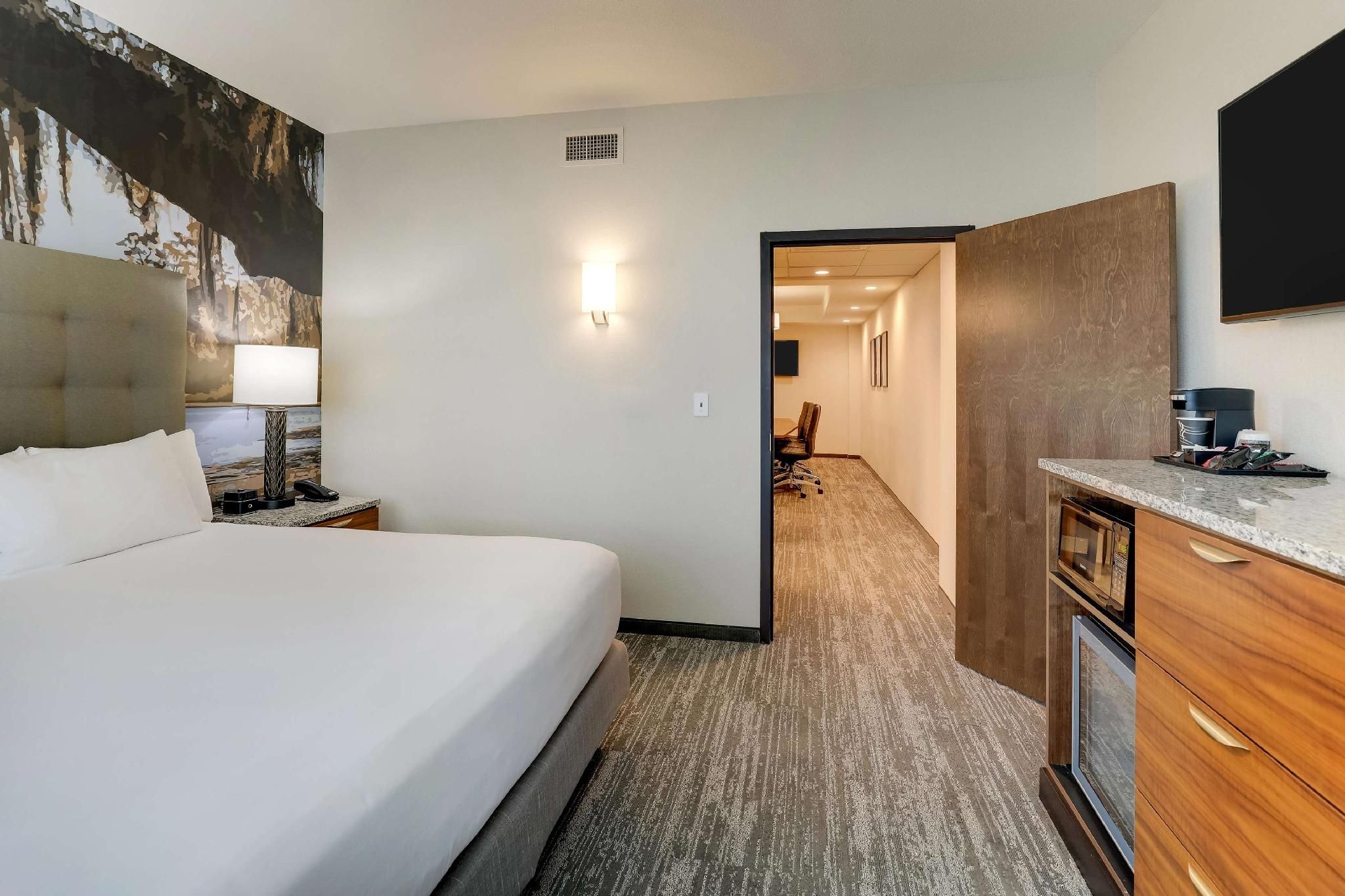 King Meeting Suite with Board Room Table, 2 Rooms - Accessible, Roll-in Shower
