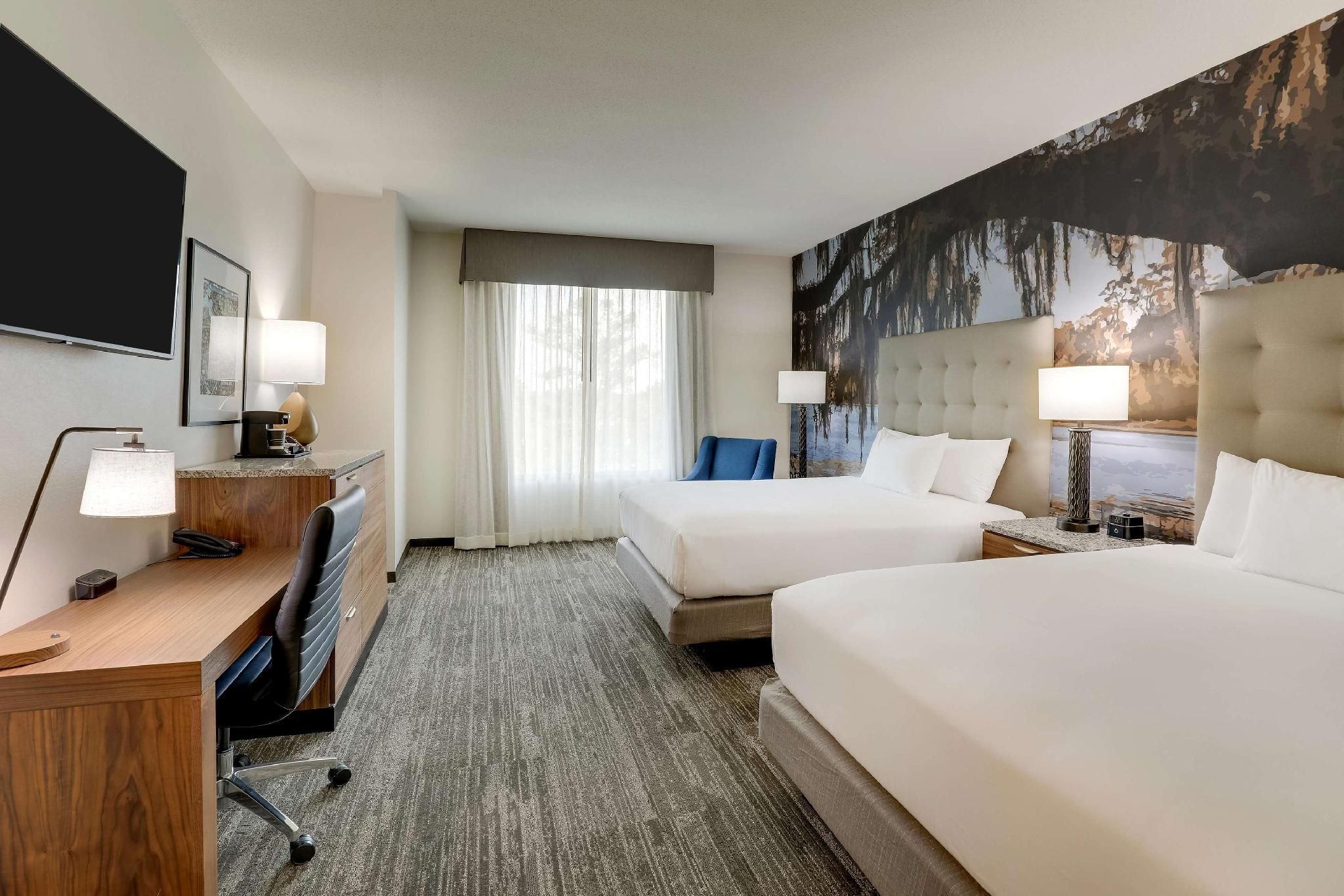 Deluxe Queen Room with Two Queen Beds - Accessible, Tub
