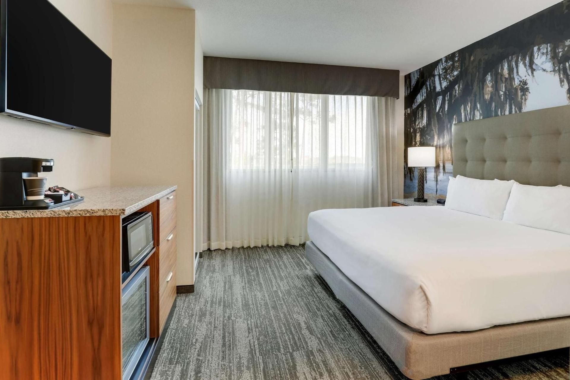King Meeting Suite with Board Room Table, 2 Rooms - Accessible, Roll-in Shower