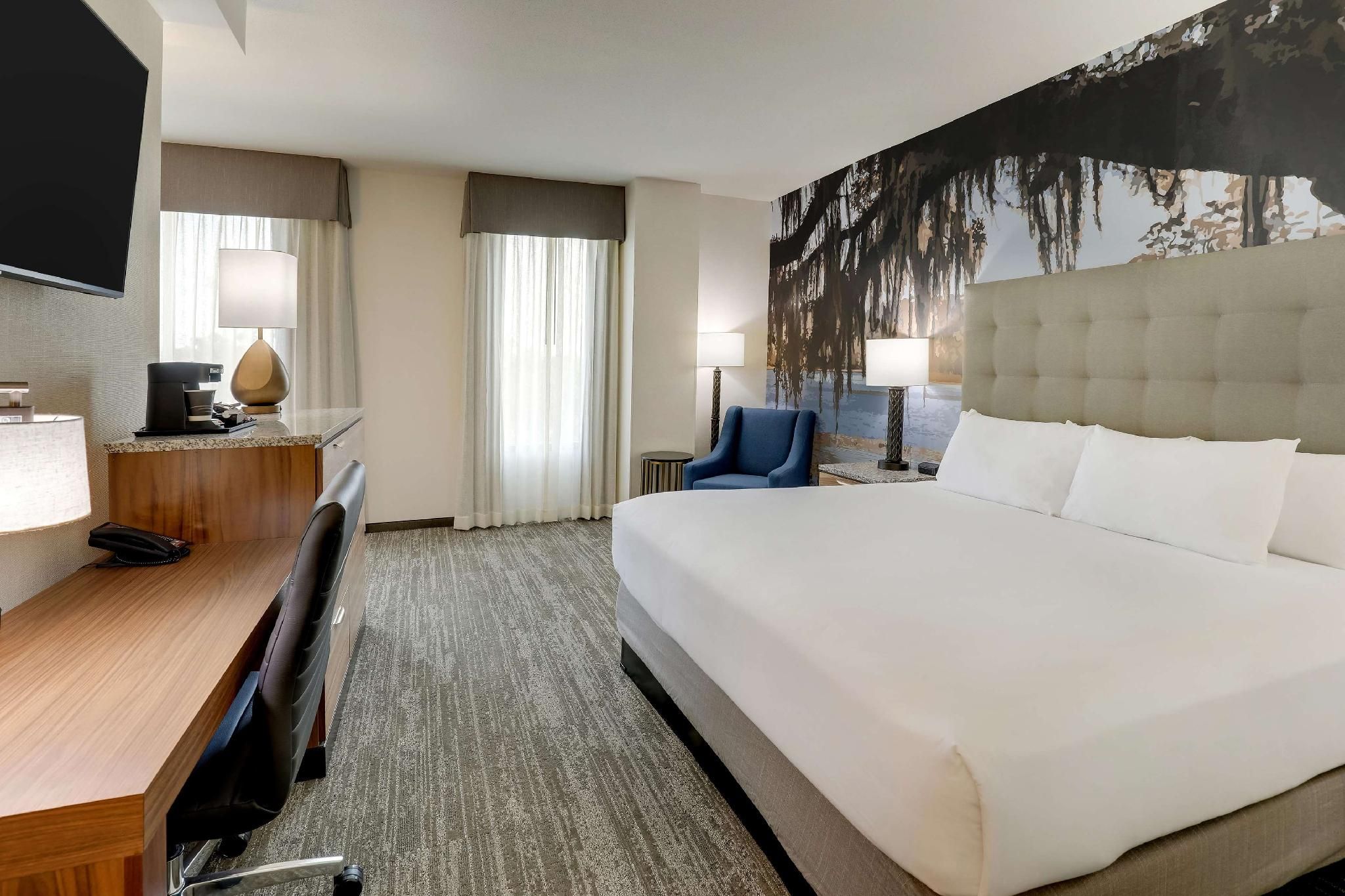 Upper Floor Deluxe King Room with Sofa Bed