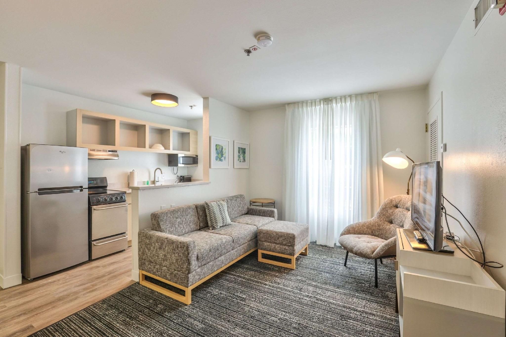 1 Queen Bed, Efficiency, Suite, Non-Smoking