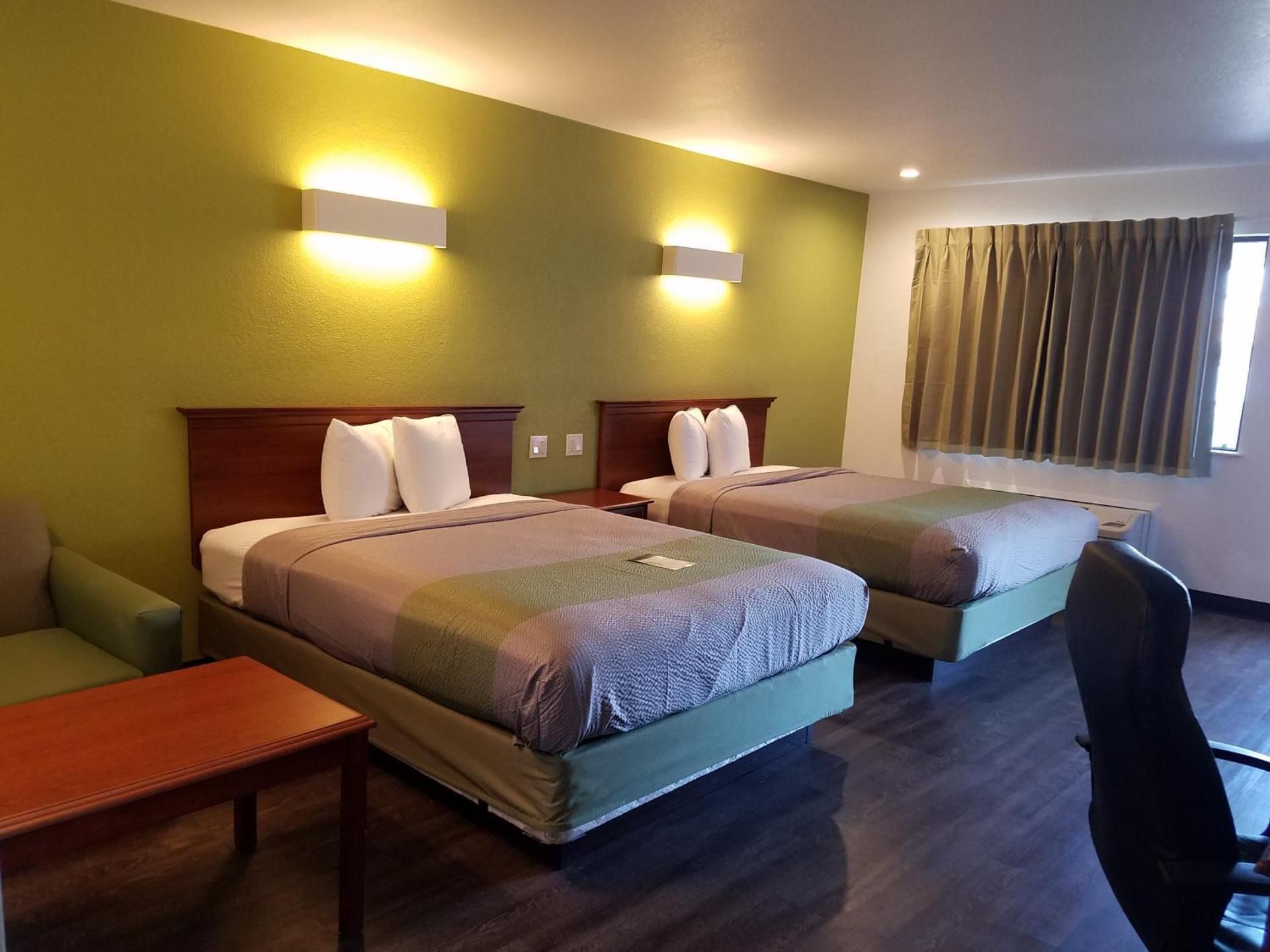 Queen Room - Disability Access - Non-Smoking