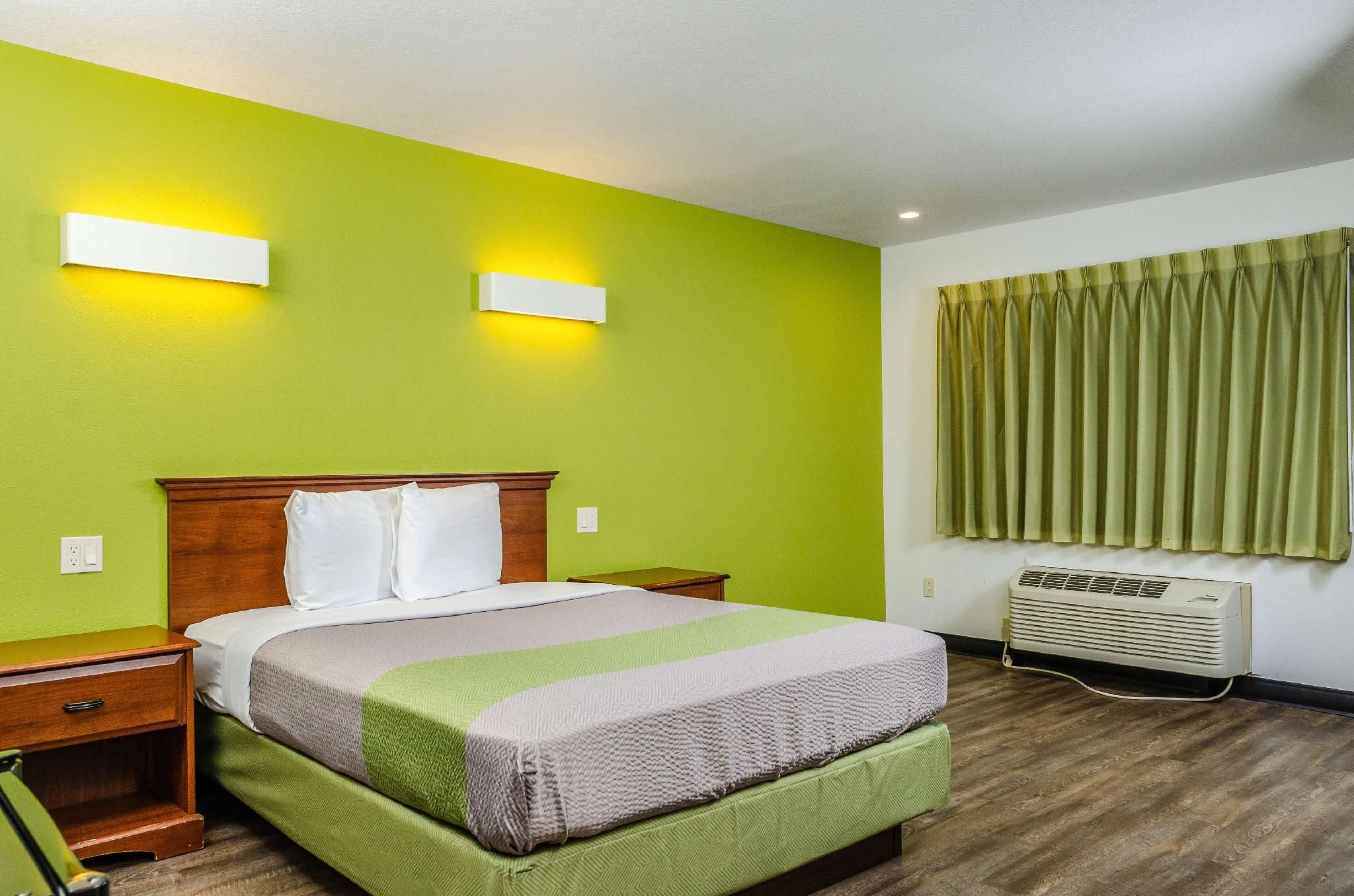 Motel 6 Oakdale, CA 1 King Bed | Non-Smoking, Kitchen