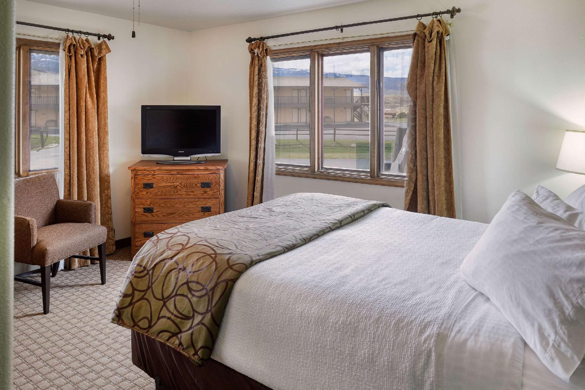 2 Queen Beds, Efficiency, Suite, Nonsmoking