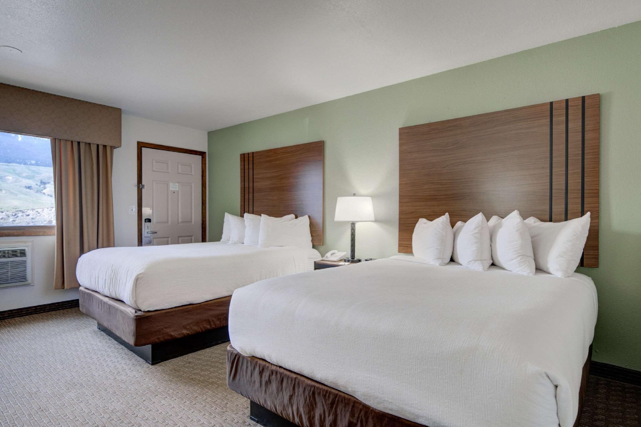 2 Queen Beds, Nonsmoking, Upgrade