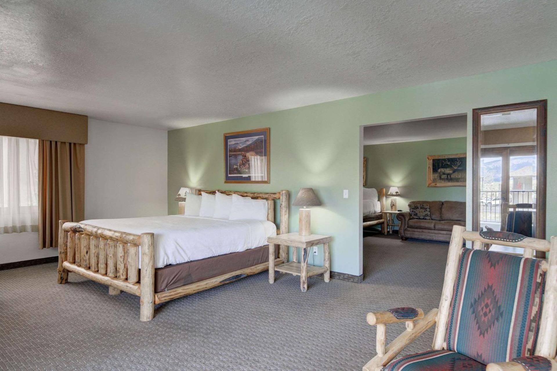 Efficiency One Room Suite with Two King Beds and Mountain View - Non Smoking