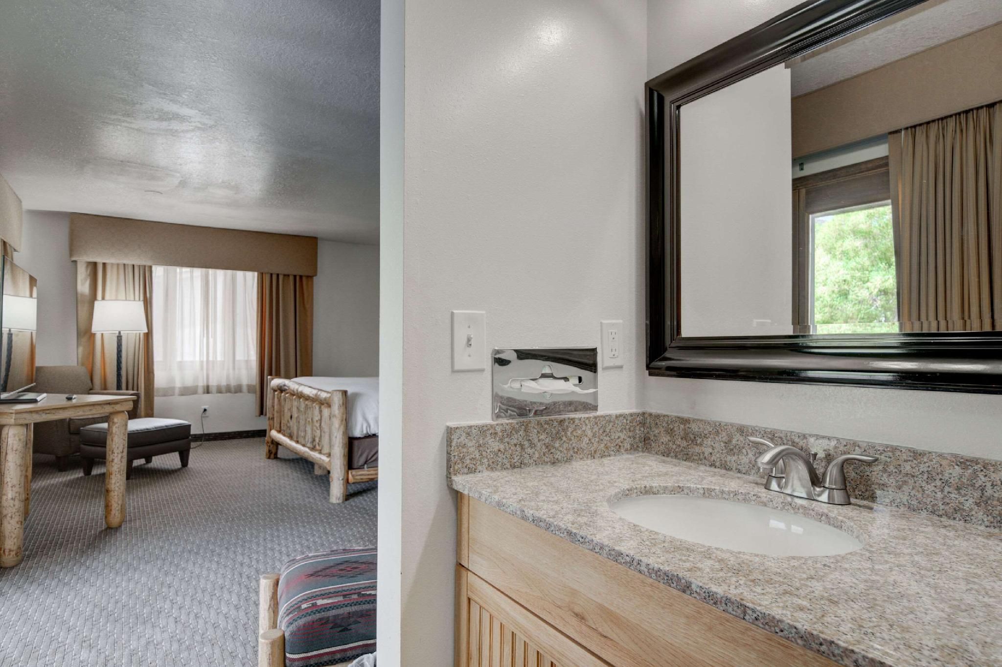 2 King Beds, Efficiency, Suite, Nonsmoking