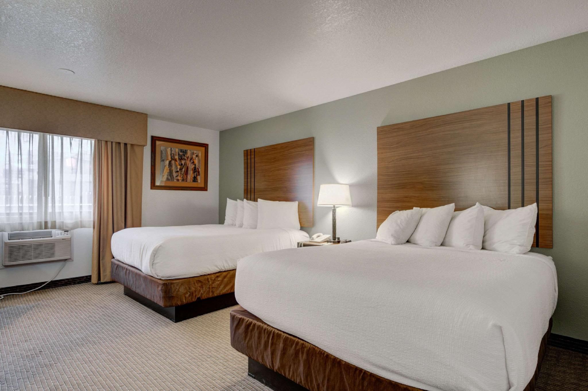 2 Queen Beds, Nonsmoking, Efficiency