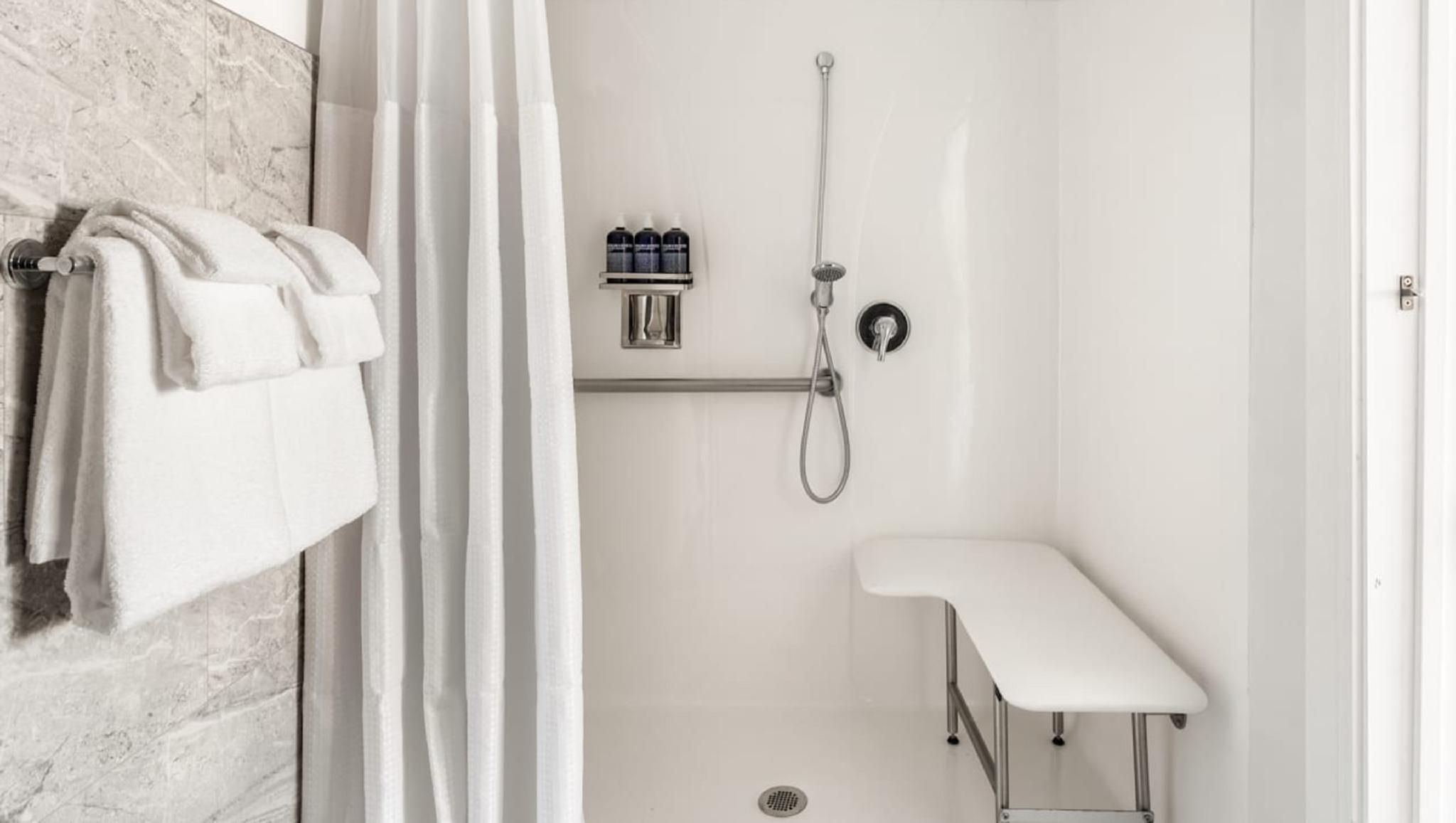 1 Queen Bed Accessible Non-smoking