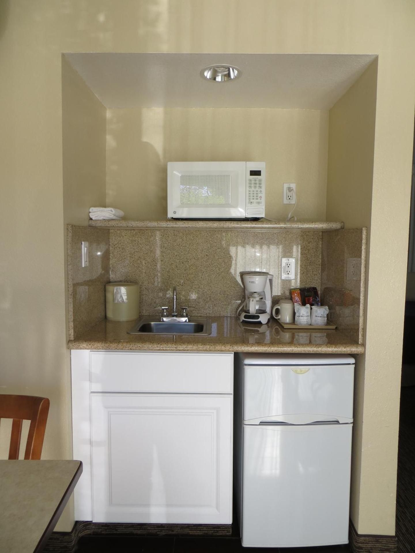 Coronet Motel King Room 2