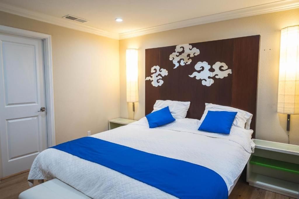 Queen Room with Garden View