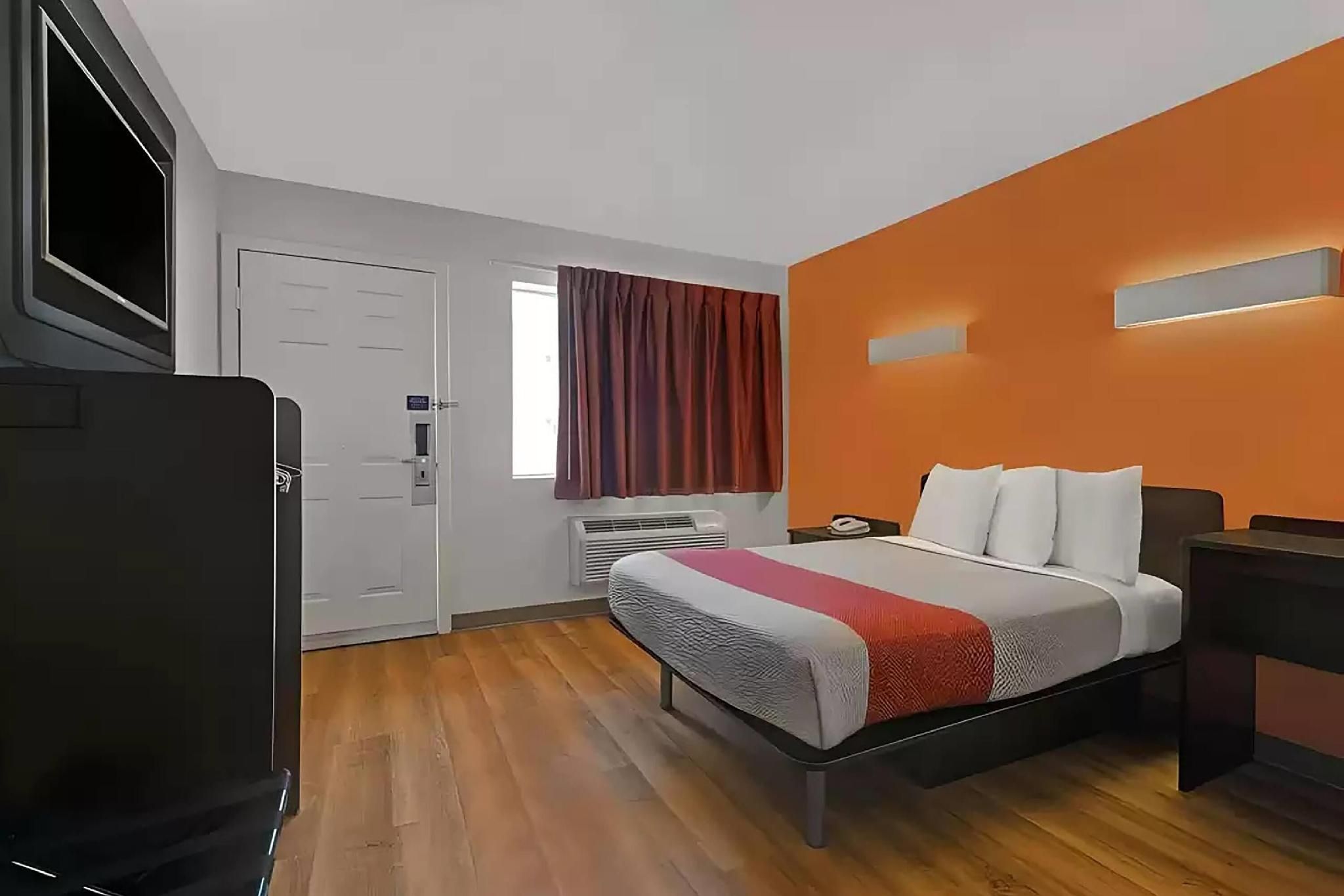 Super 8 by Wyndham San Jose 1 Queen Bed, Non-Smoking