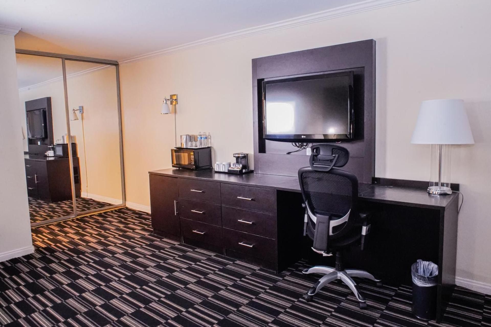 Queen Room - Disability Access