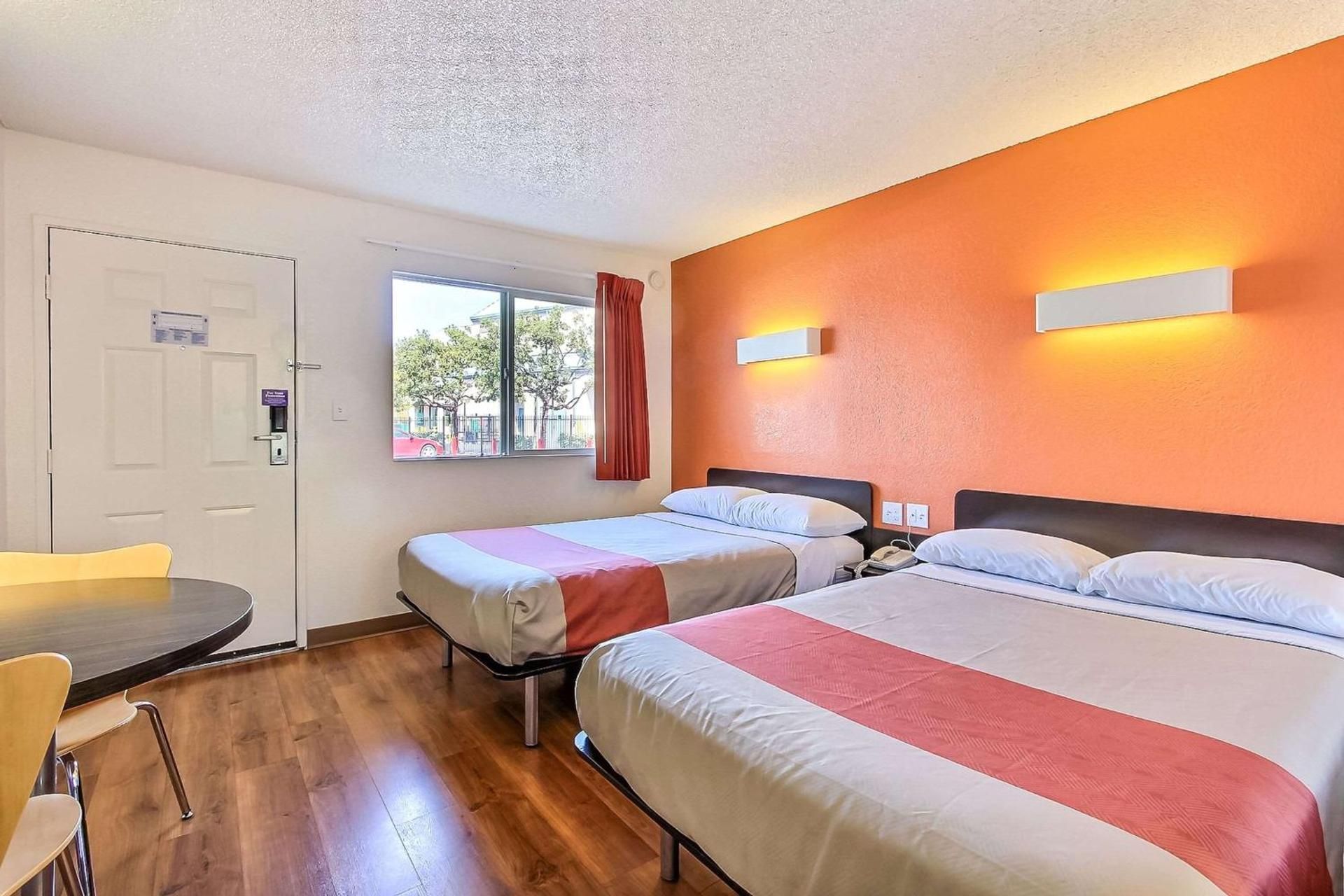 Deluxe Quadruple Room - Non-Smoking