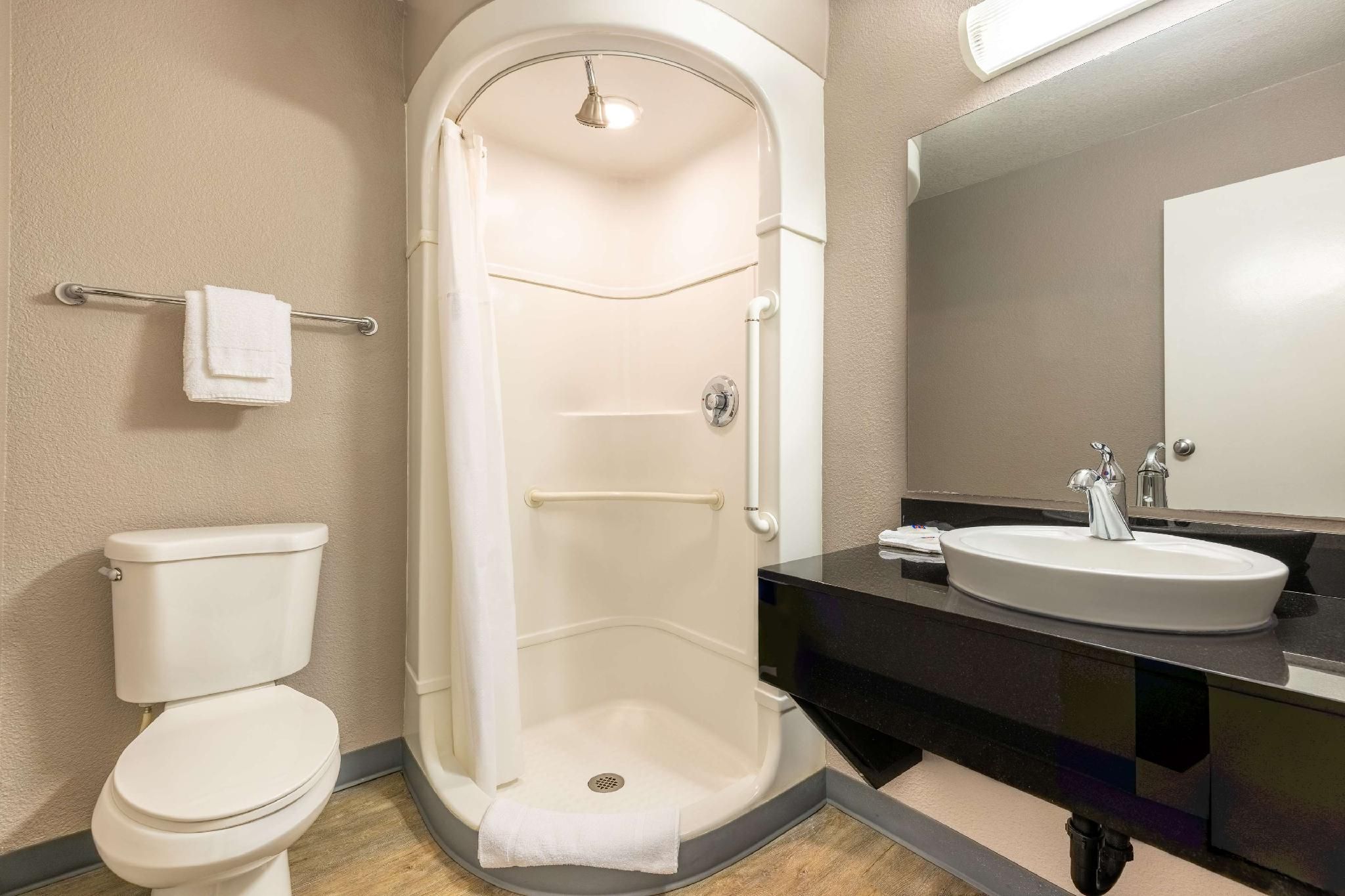 2 Full Beds | Micfridge