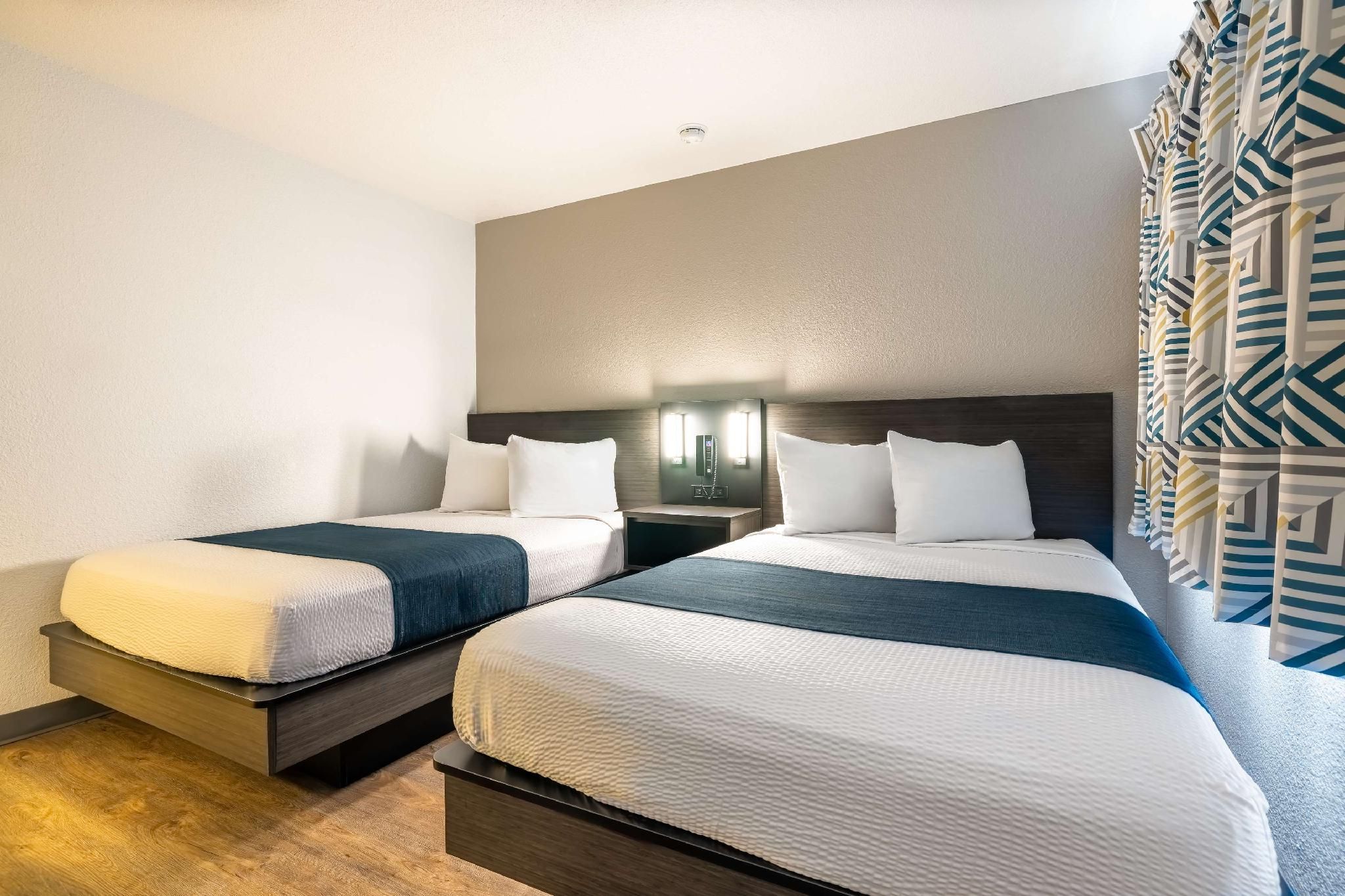 2 Full Beds |